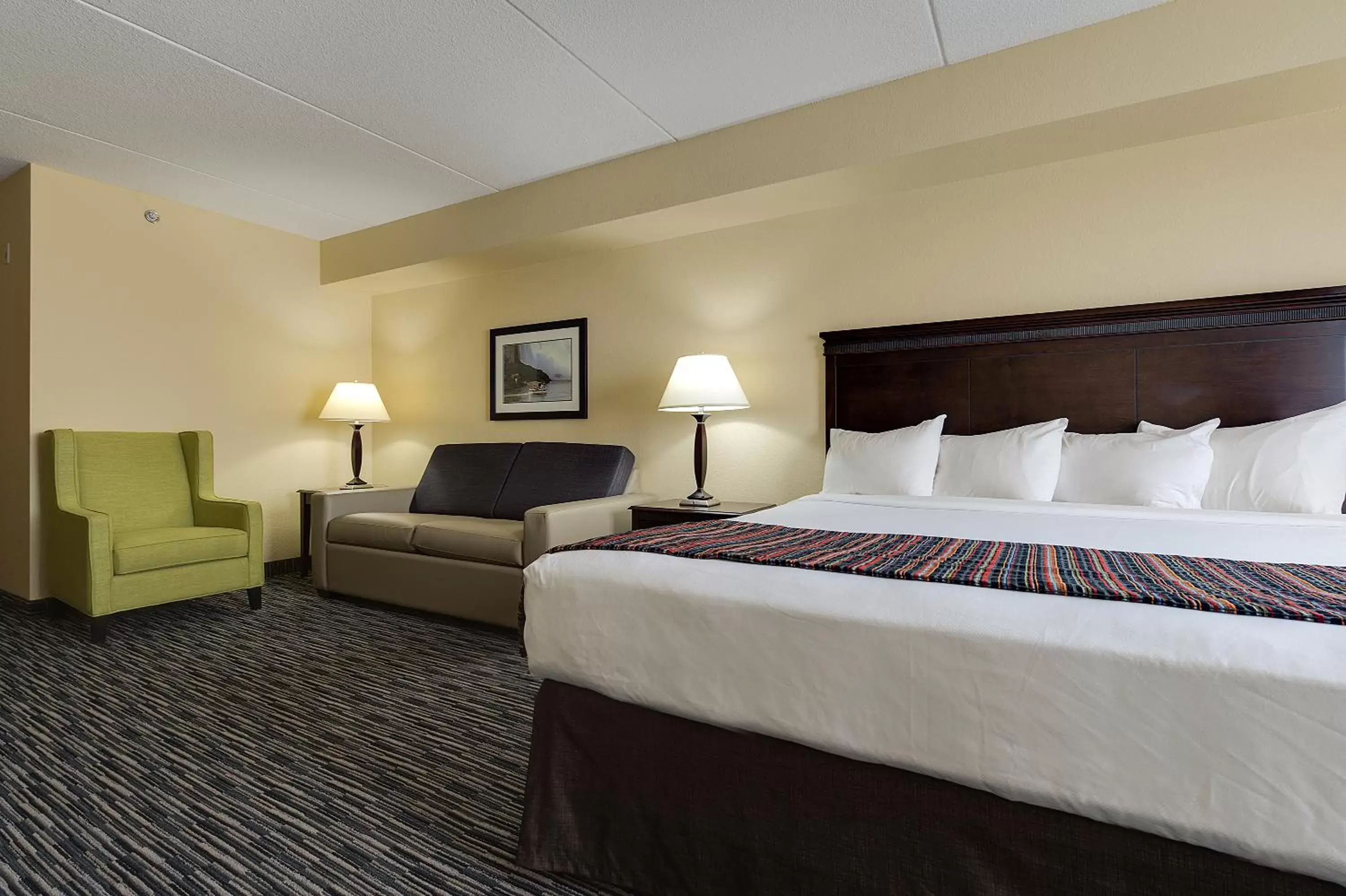 Bed in Country Inn & Suites by Radisson, Niagara Falls, ON
