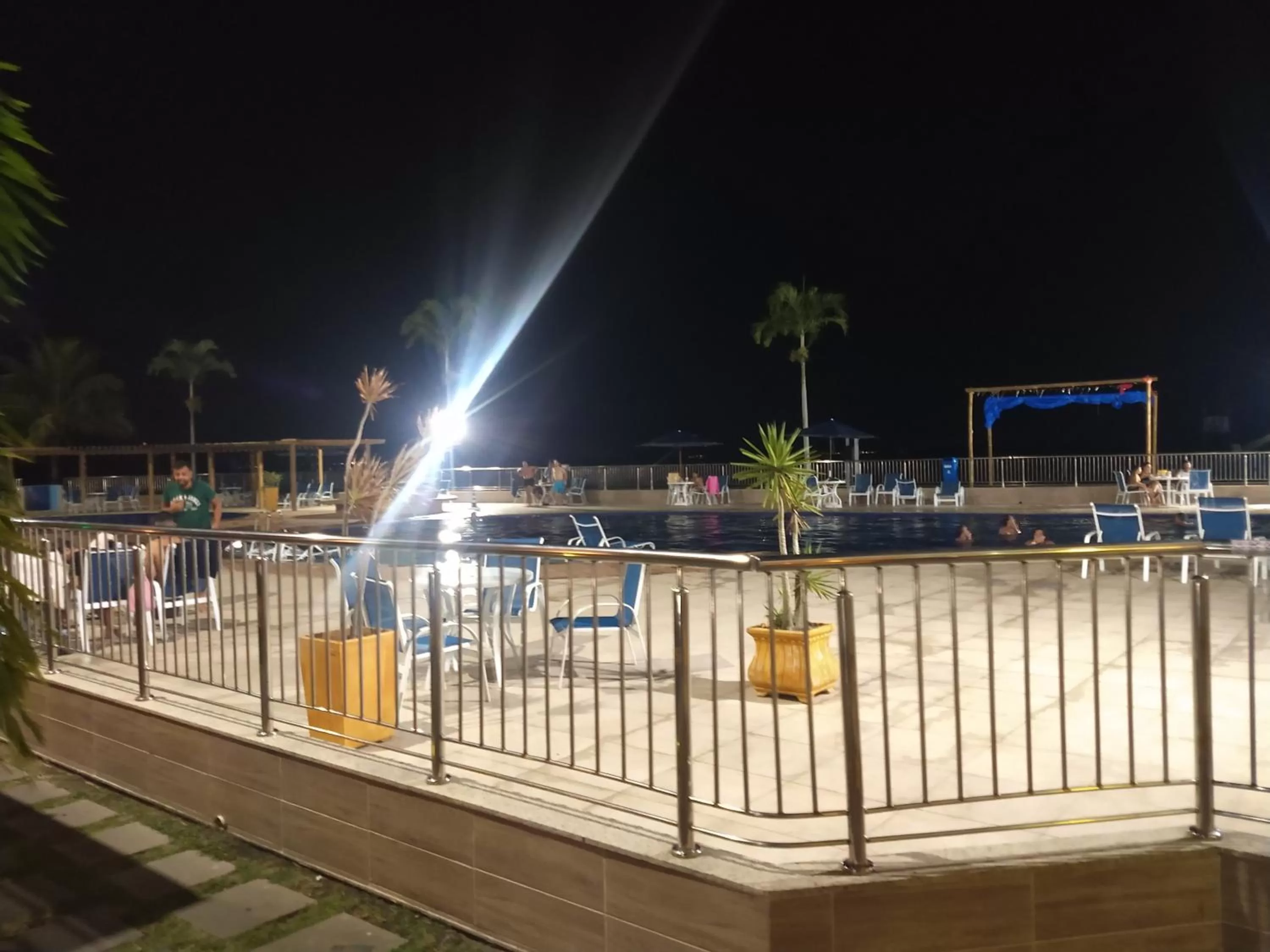 Swimming pool in Apartamento no Golden Lake - pé na areia, agua de côco e cervejinha