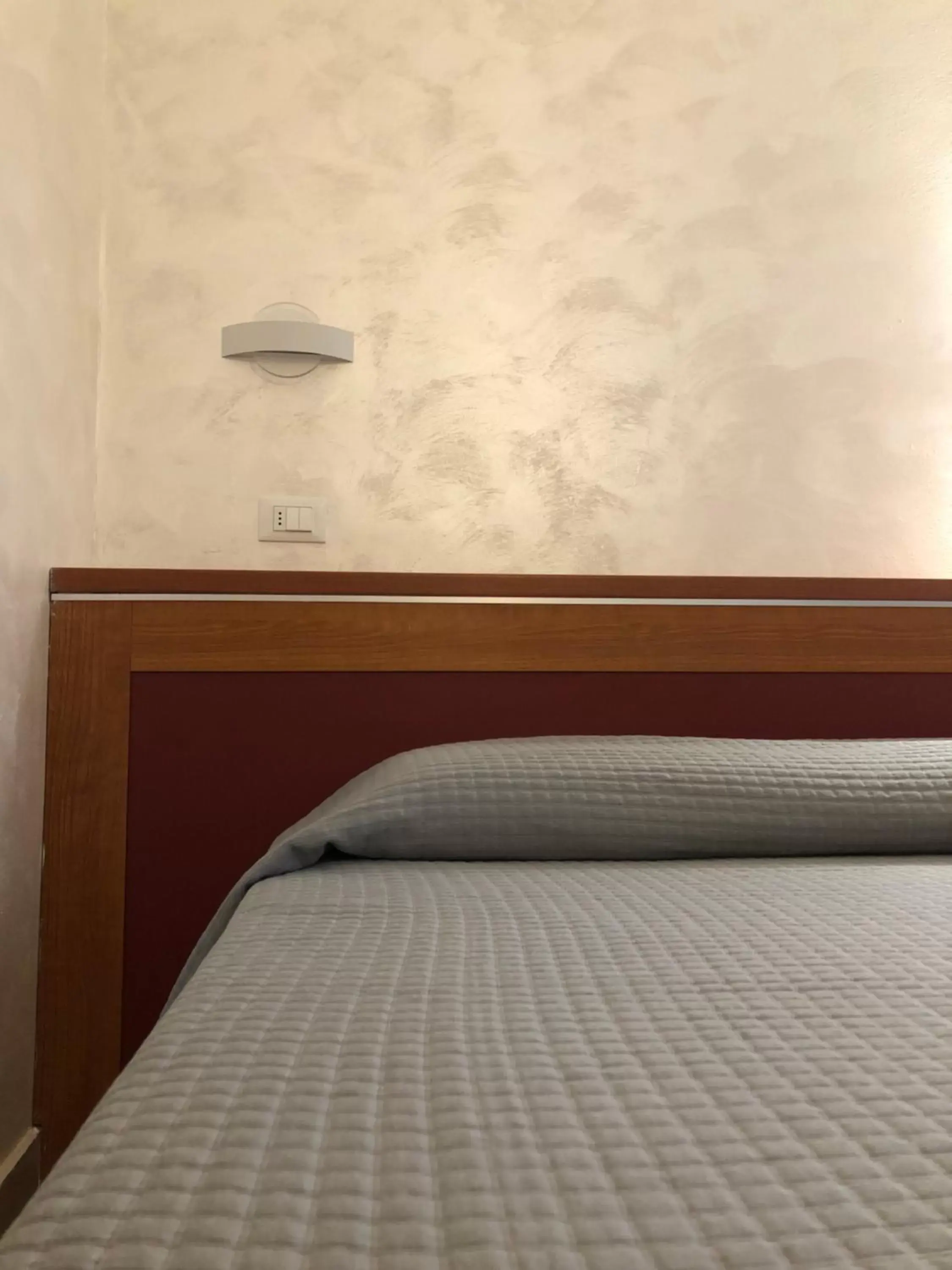 Bed in Hotel Brenta Milano