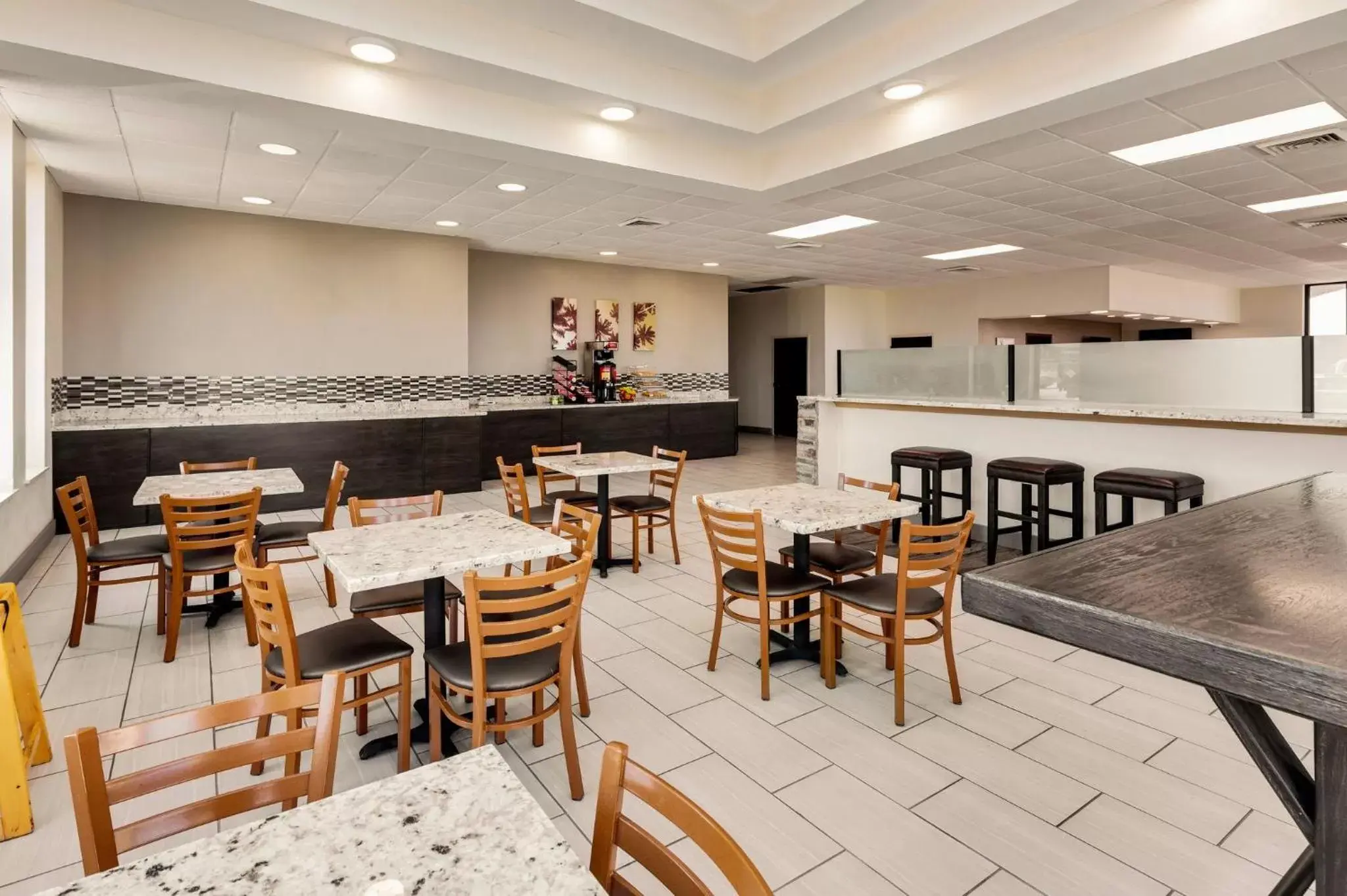 Breakfast, Restaurant/Places to Eat in Red Roof Inn Gulfport - Biloxi Airport