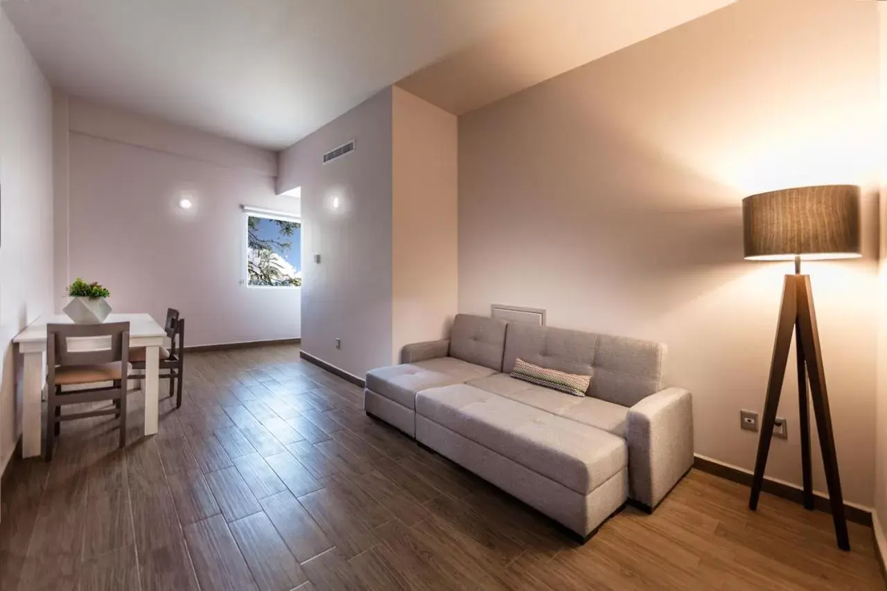 Living room, Seating Area in Comfort Inn & Suites Los Cabos