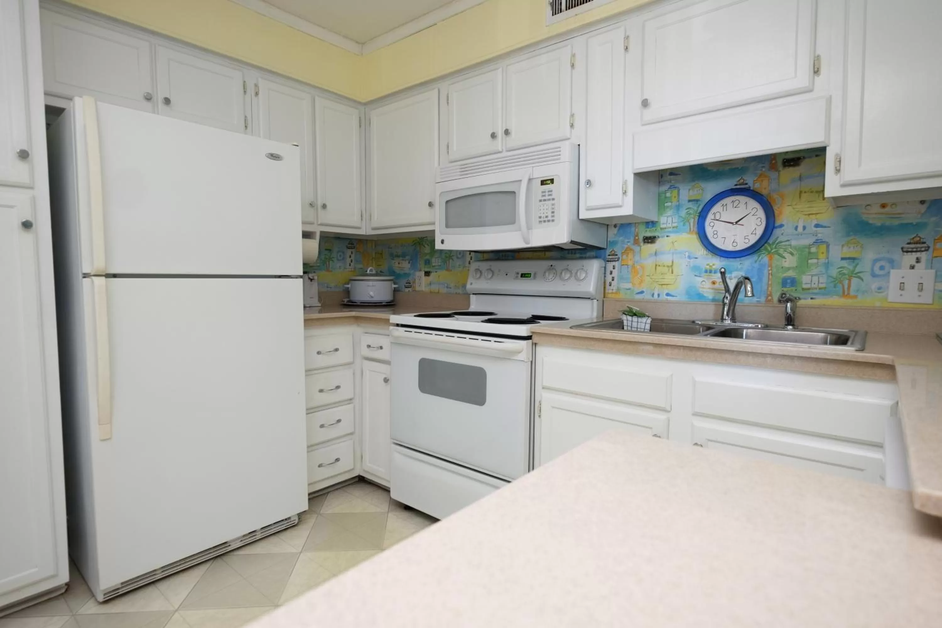 Kitchen or kitchenette, Kitchen/Kitchenette in Myrtle Beach Resort by Beach Vacations