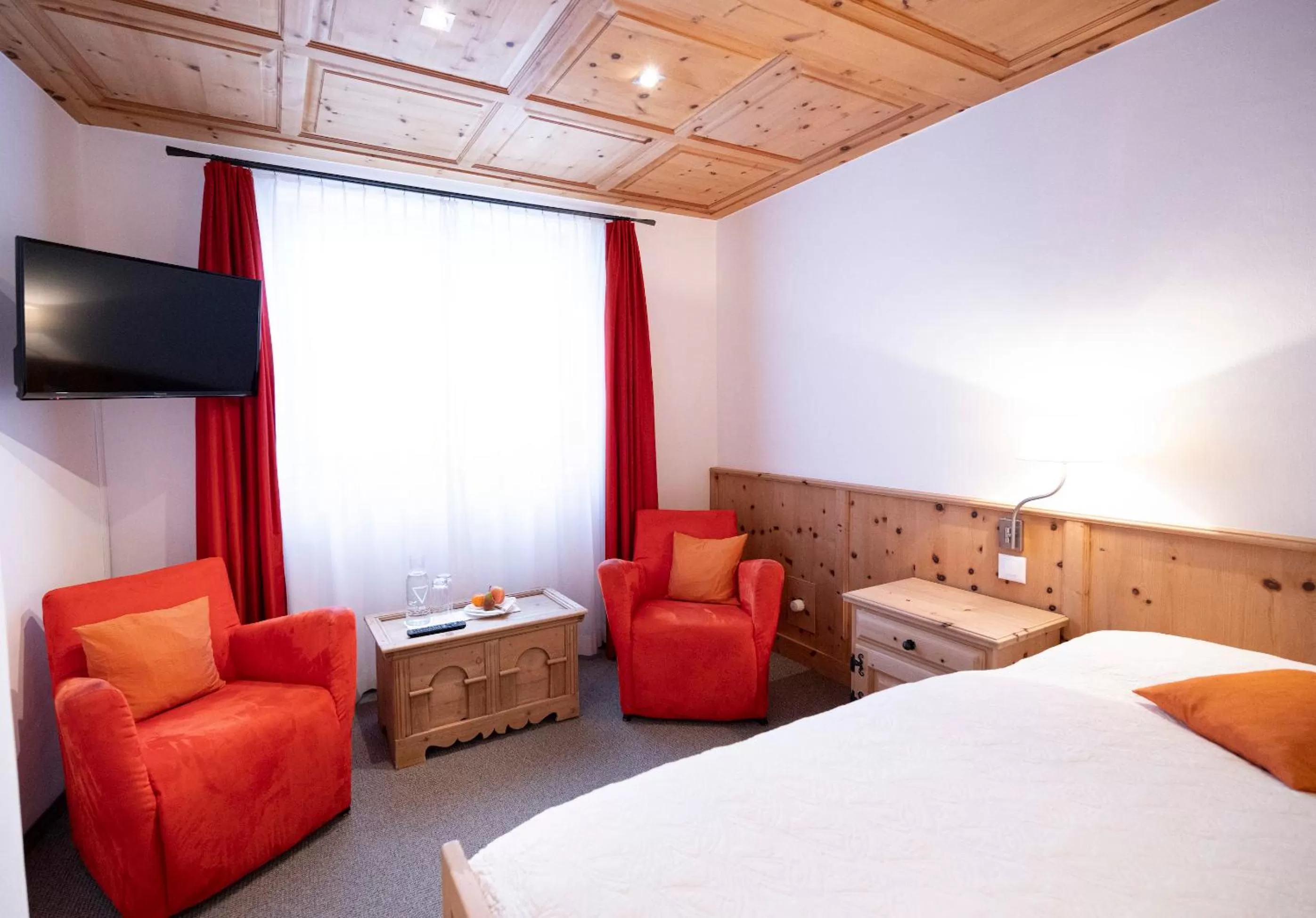 Photo of the whole room, Bed in Hotel Engiadina