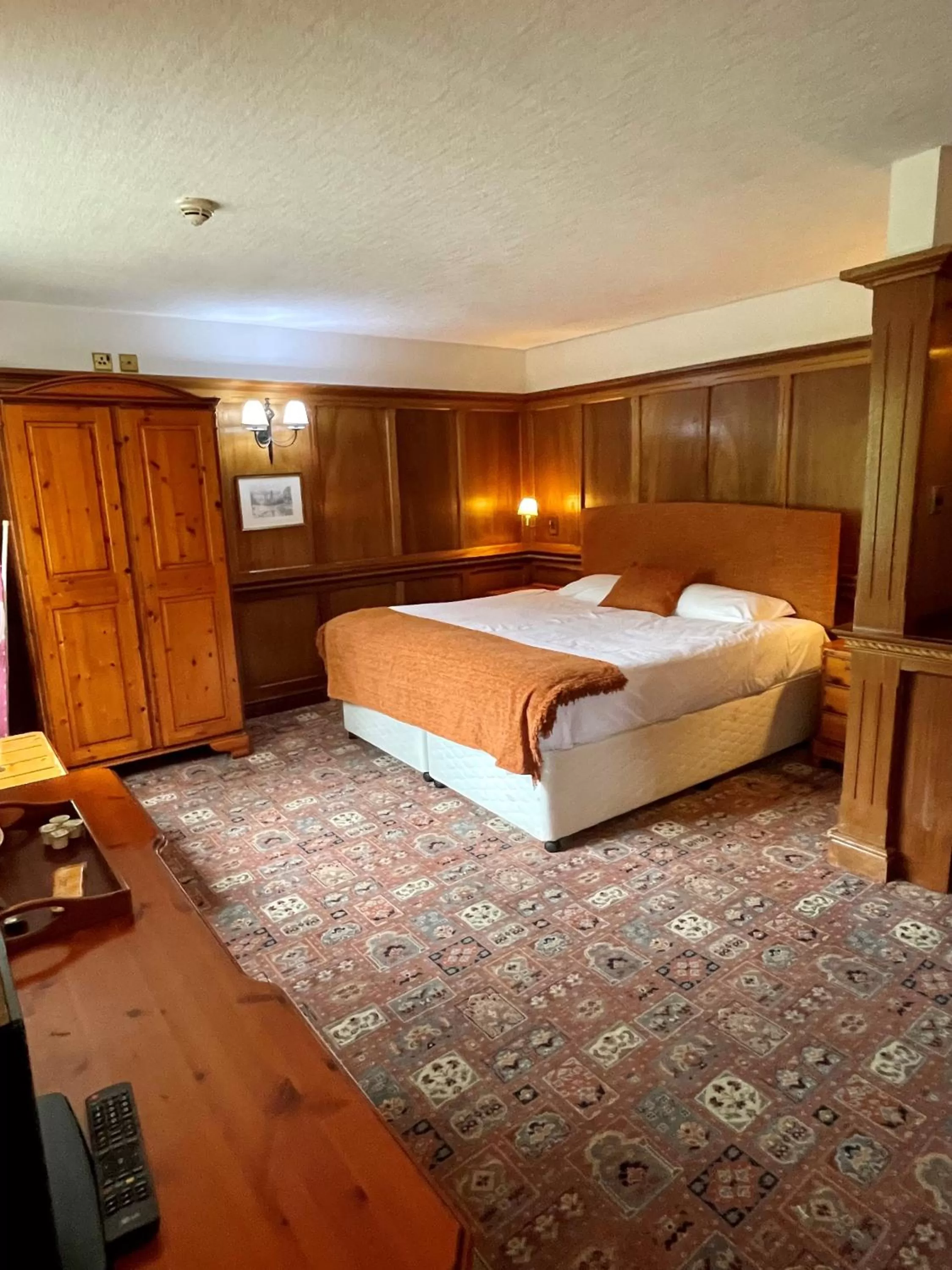 Deluxe Double Room in Donington Manor Hotel