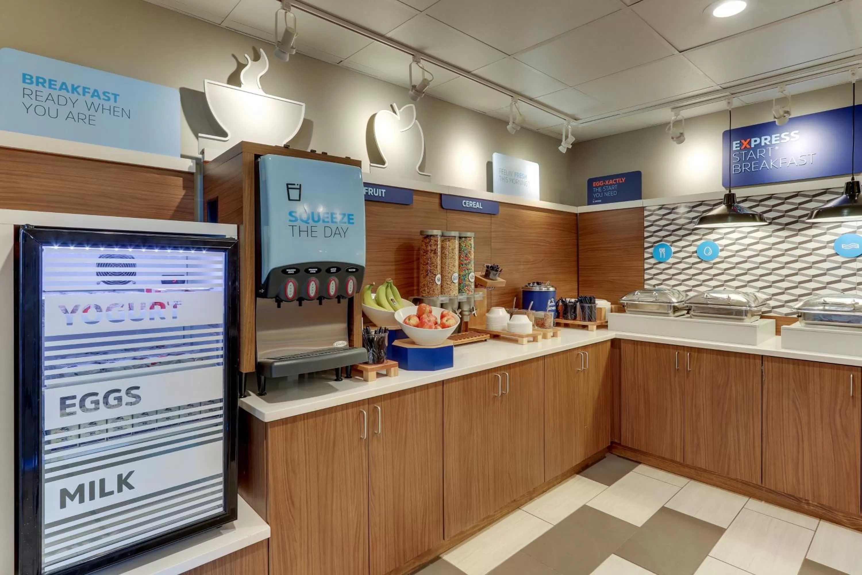 Breakfast in Holiday Inn Express - Cincinnati North - Monroe by IHG