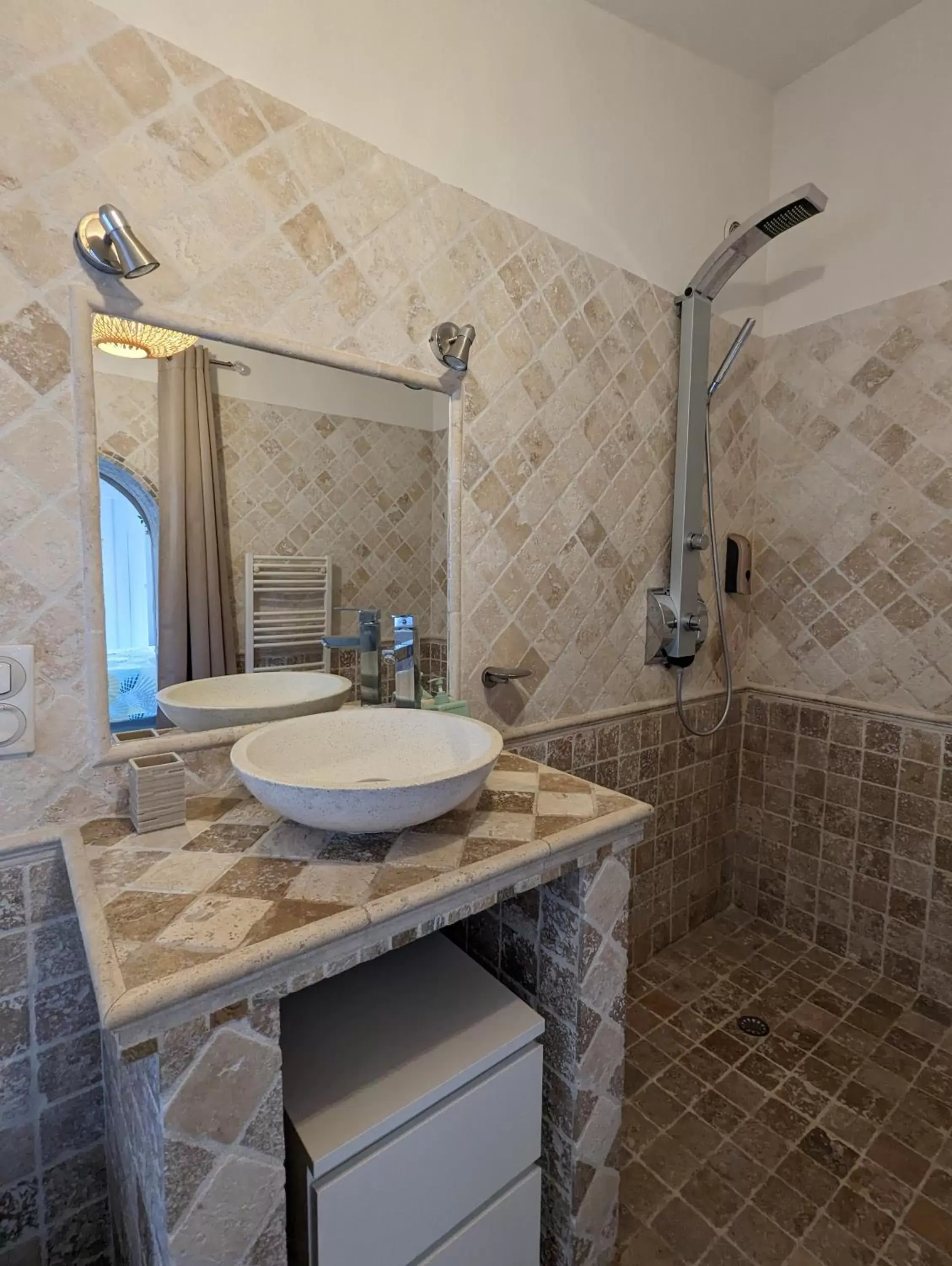 Shower, Bathroom in La villa de Fleury