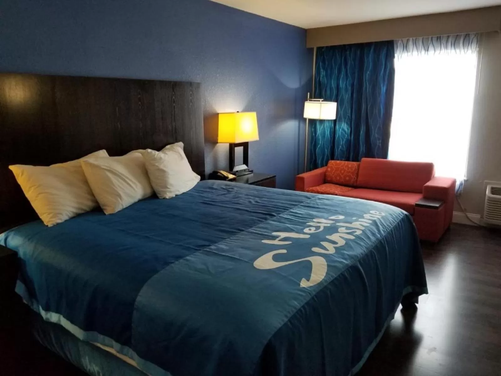 Bed in Days Inn by Wyndham Thomson