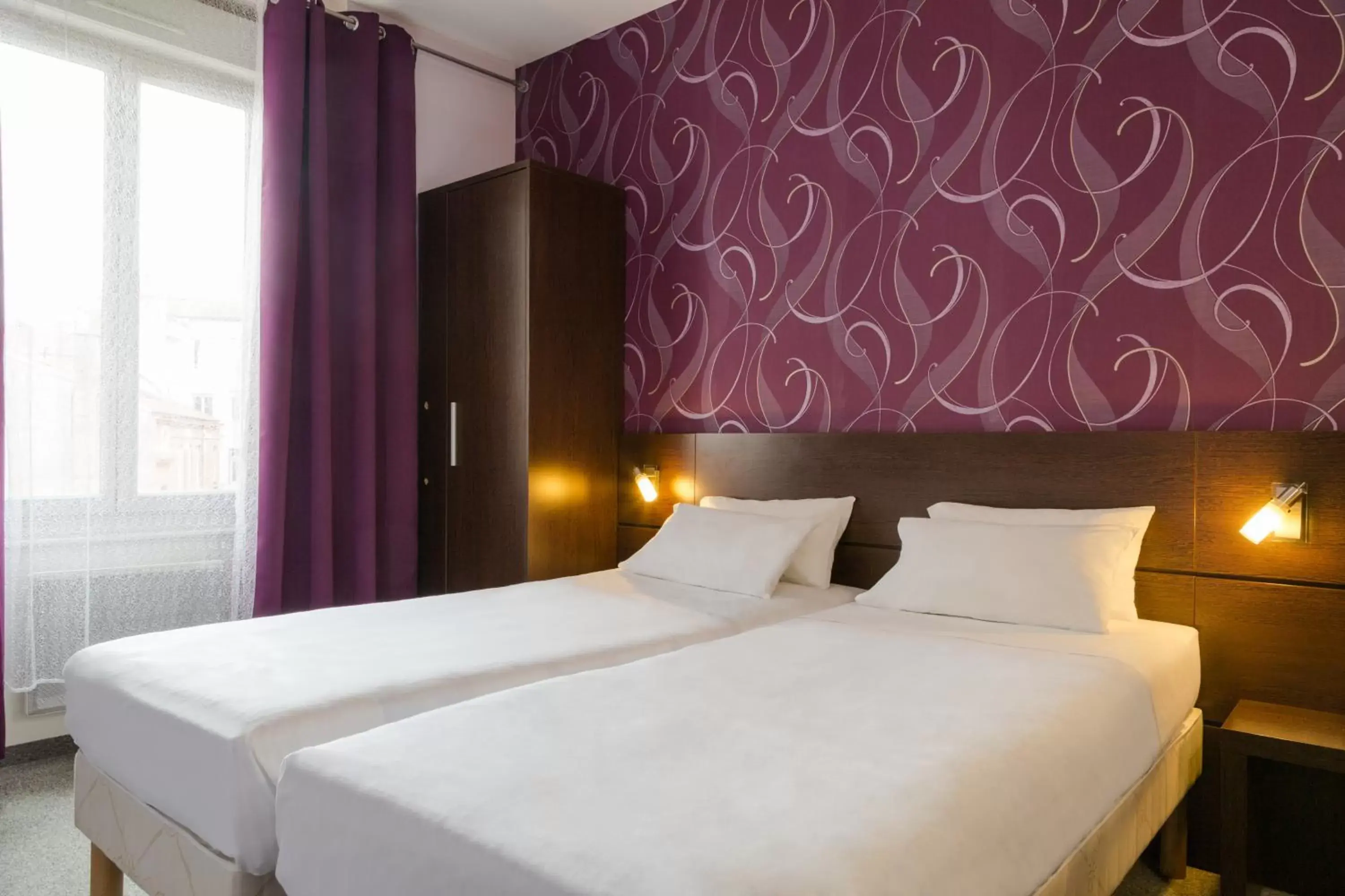 Bedroom, Bed in Urban Style, Hôtel Le Cheval Noir, Saint-Étienne