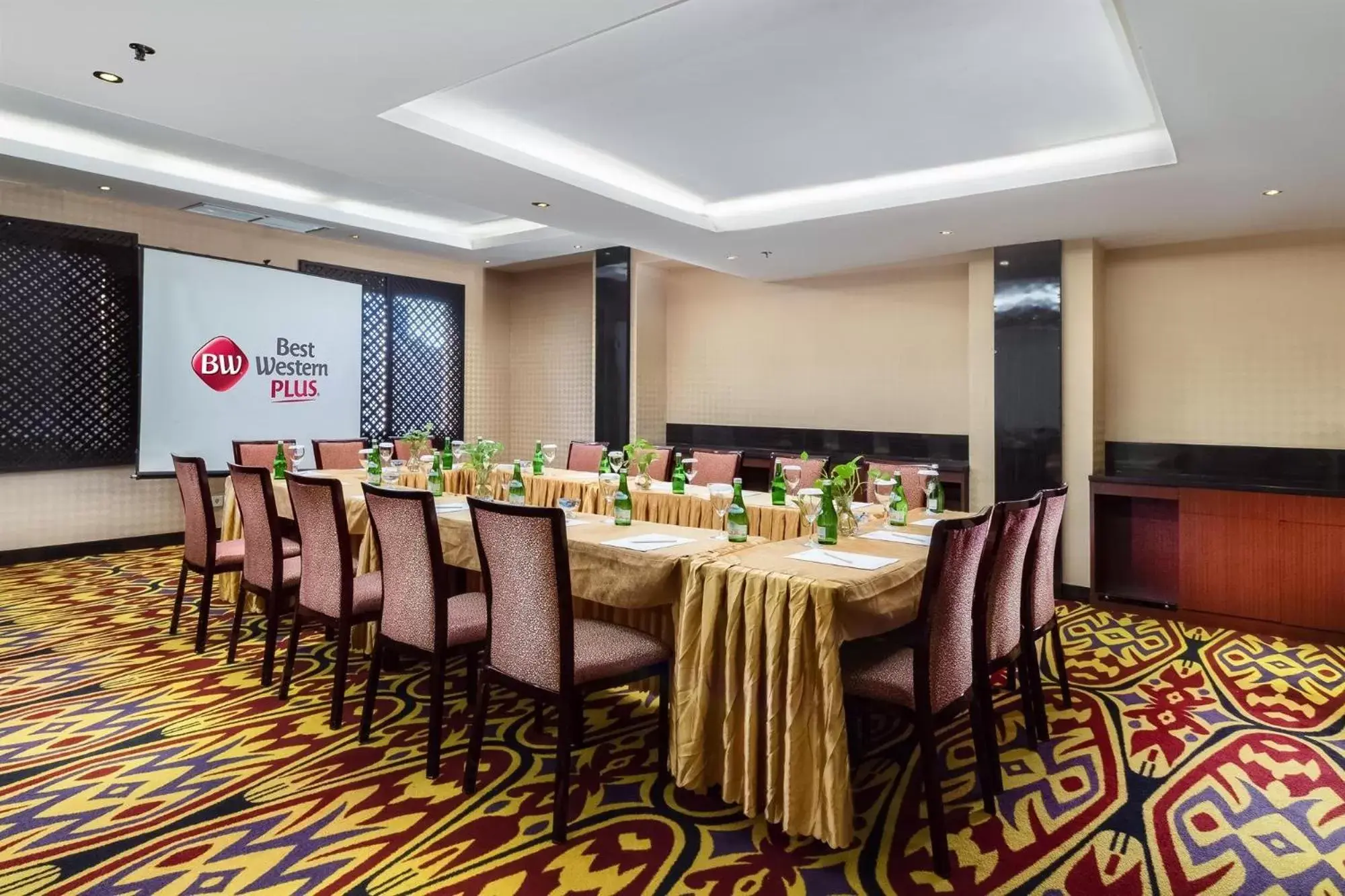 Seating area in Best Western Plus Makassar Beach