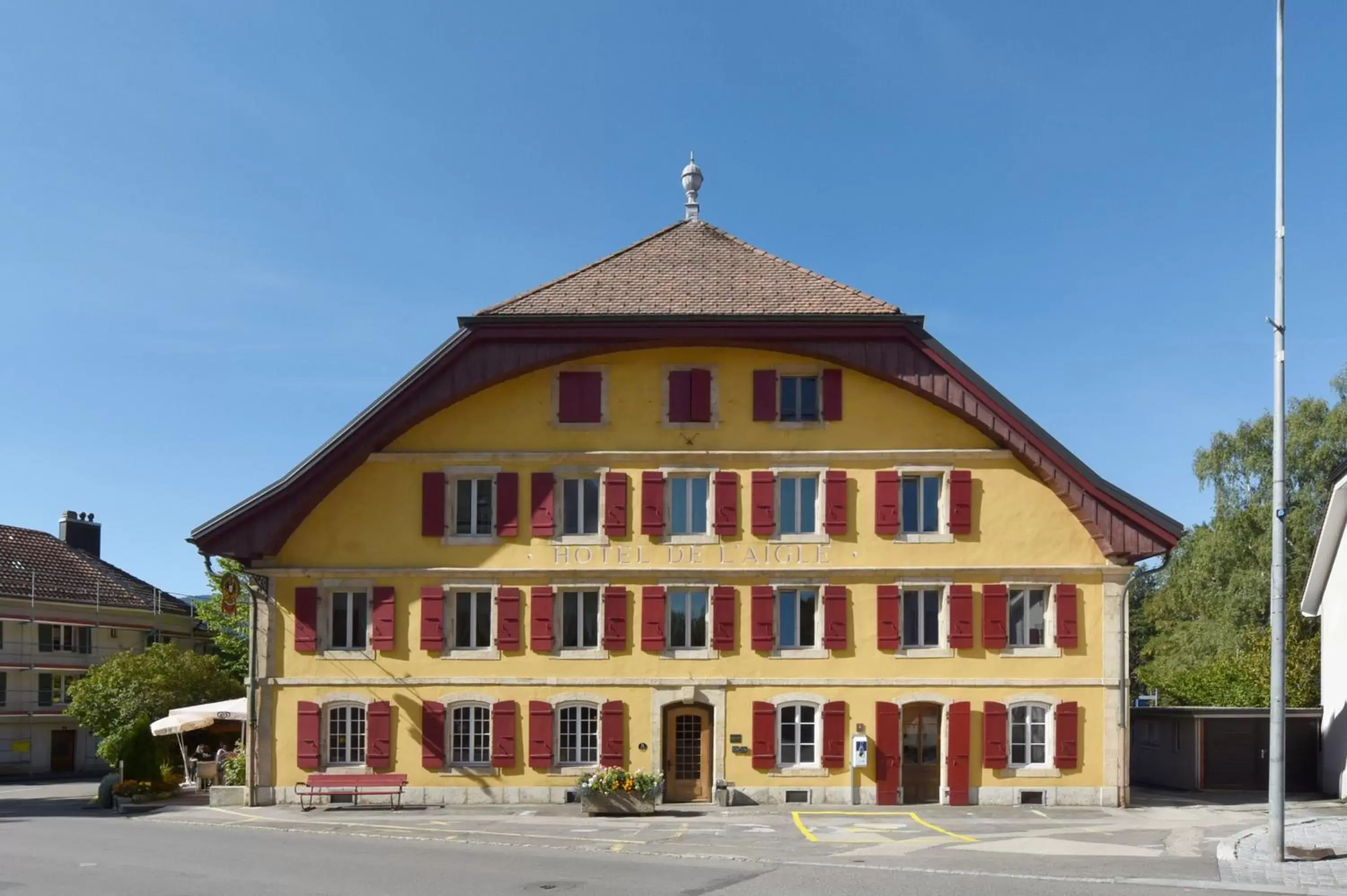 Facade/entrance, Property Building in Hôtel de l'Aigle