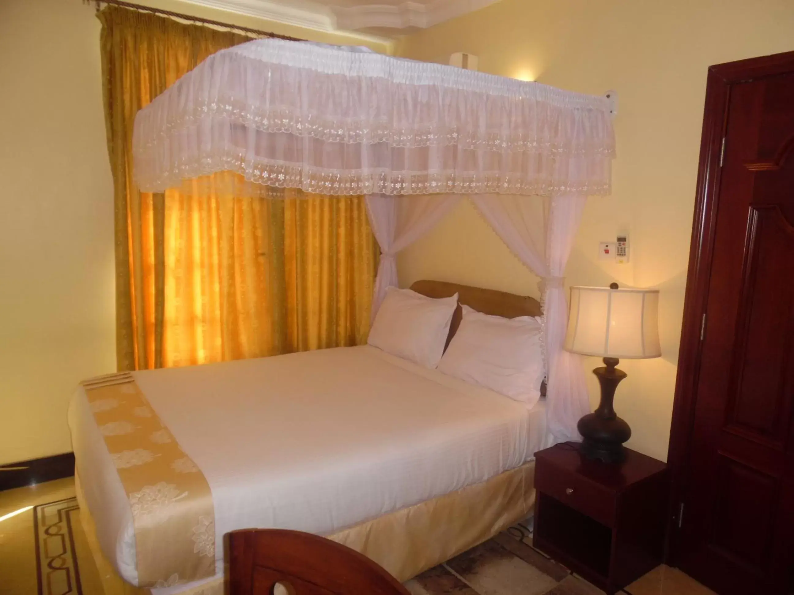 Deluxe Double Room - single occupancy in Lantana Hotel Deluxe Double Room - single occupancy in Lantana Hotel