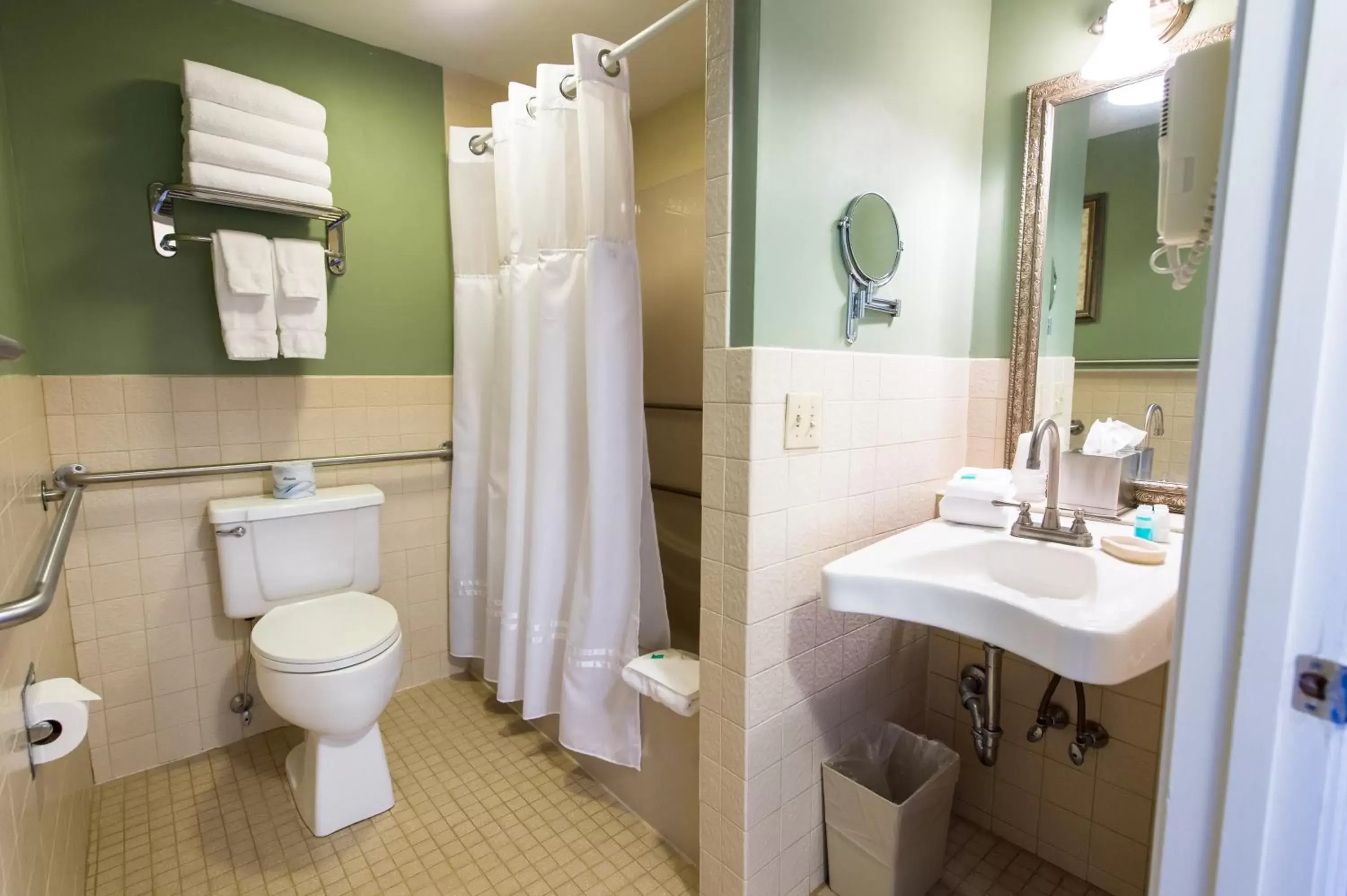 Bathroom in Union Bluff Hotel