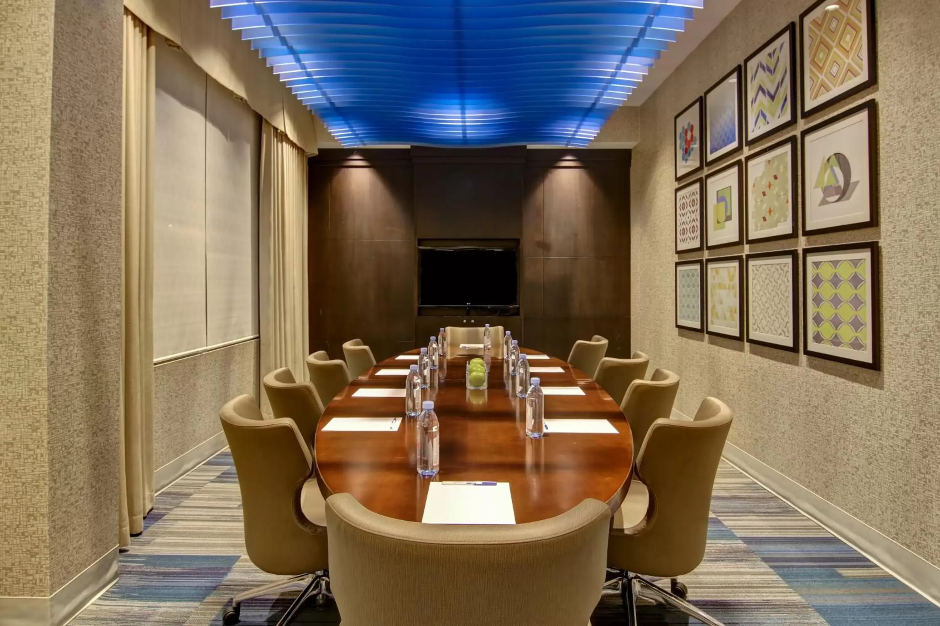 Meeting/conference room in Holiday Inn Express Hotel & Suites Toronto - Markham, an IHG Hotel
