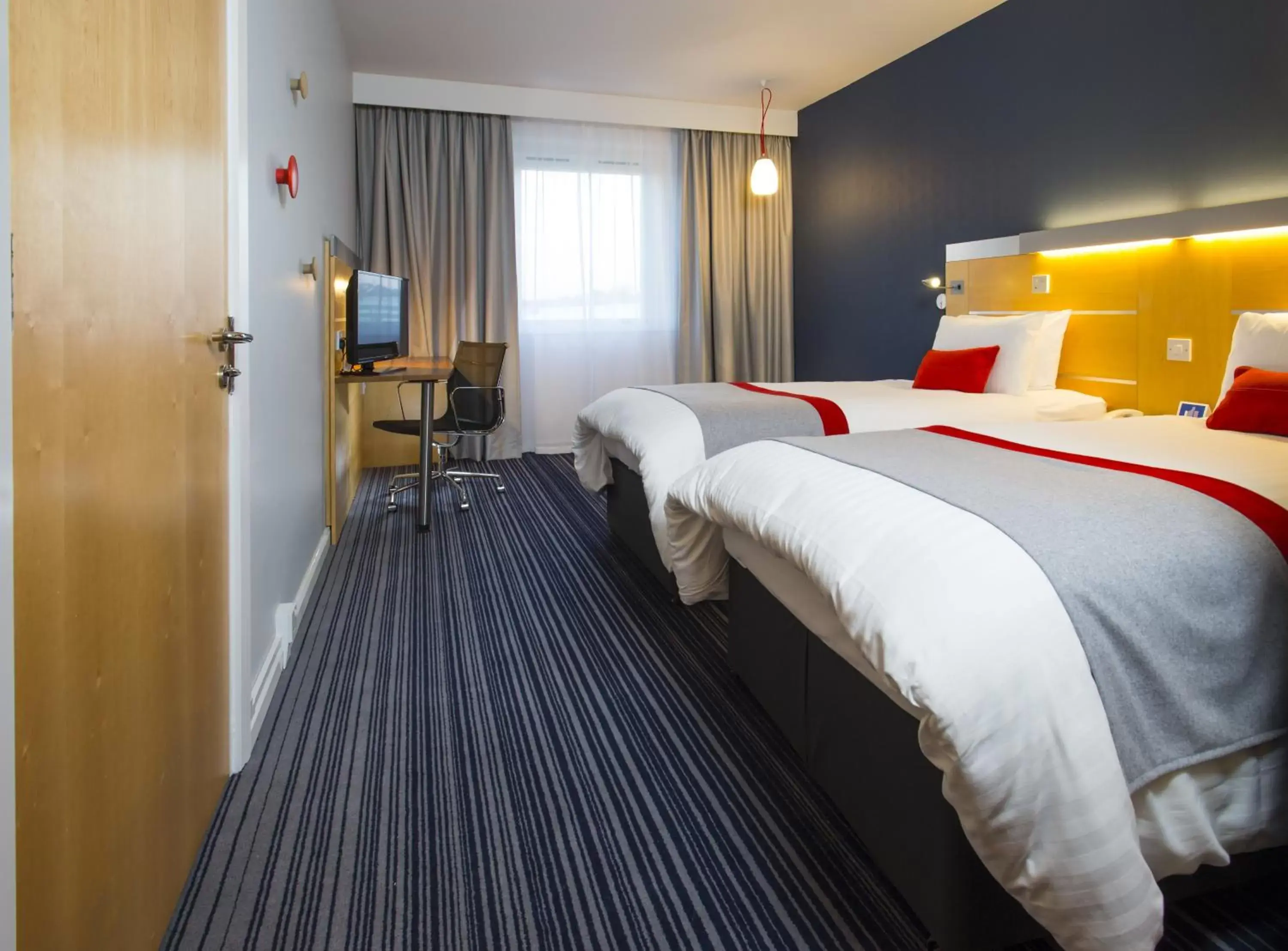 Photo of the whole room, Bed in Holiday Inn Express London - Epsom Downs, an IHG Hotel