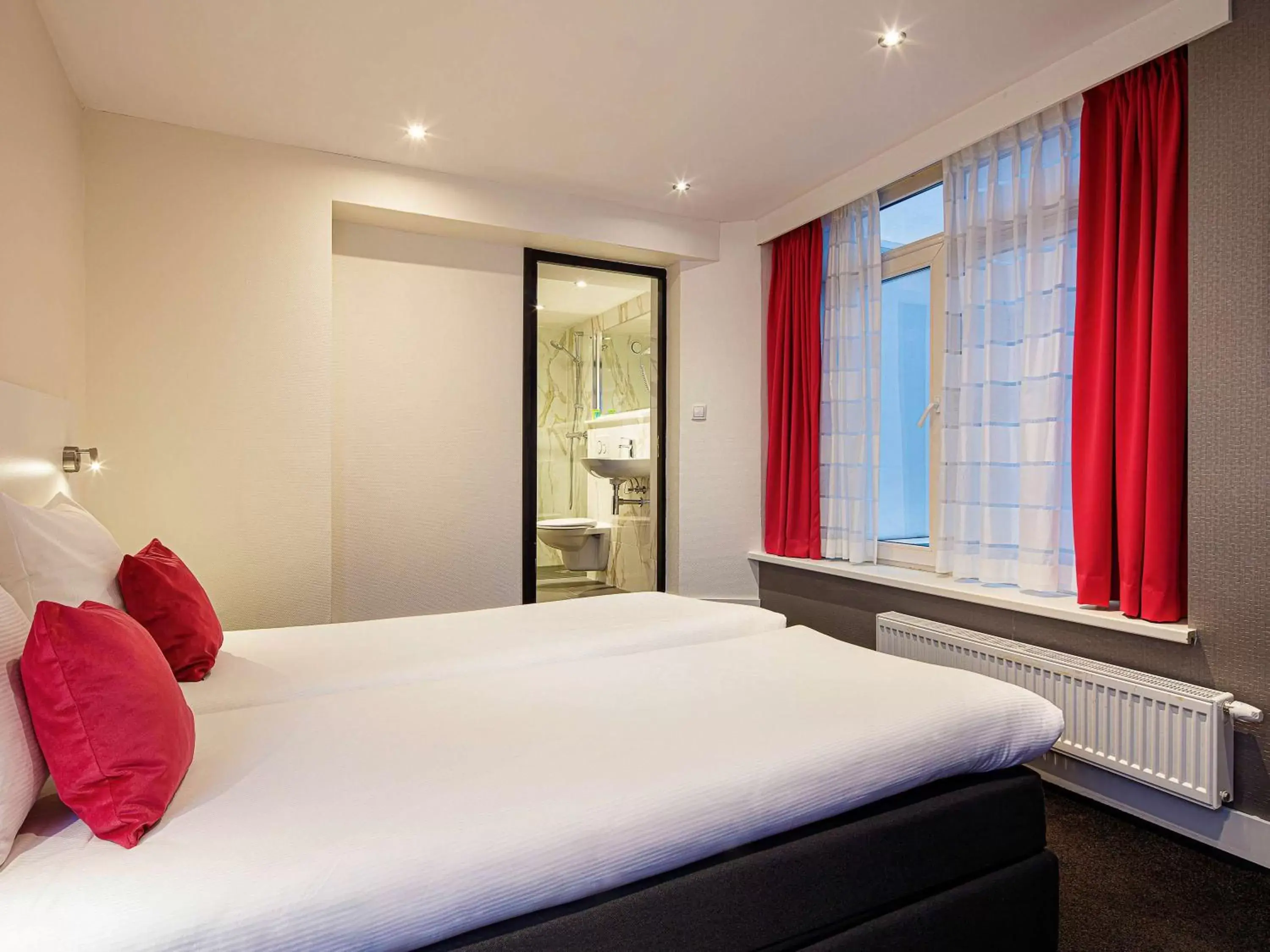 Photo of the whole room, Bed in ibis Styles Amsterdam Amstel