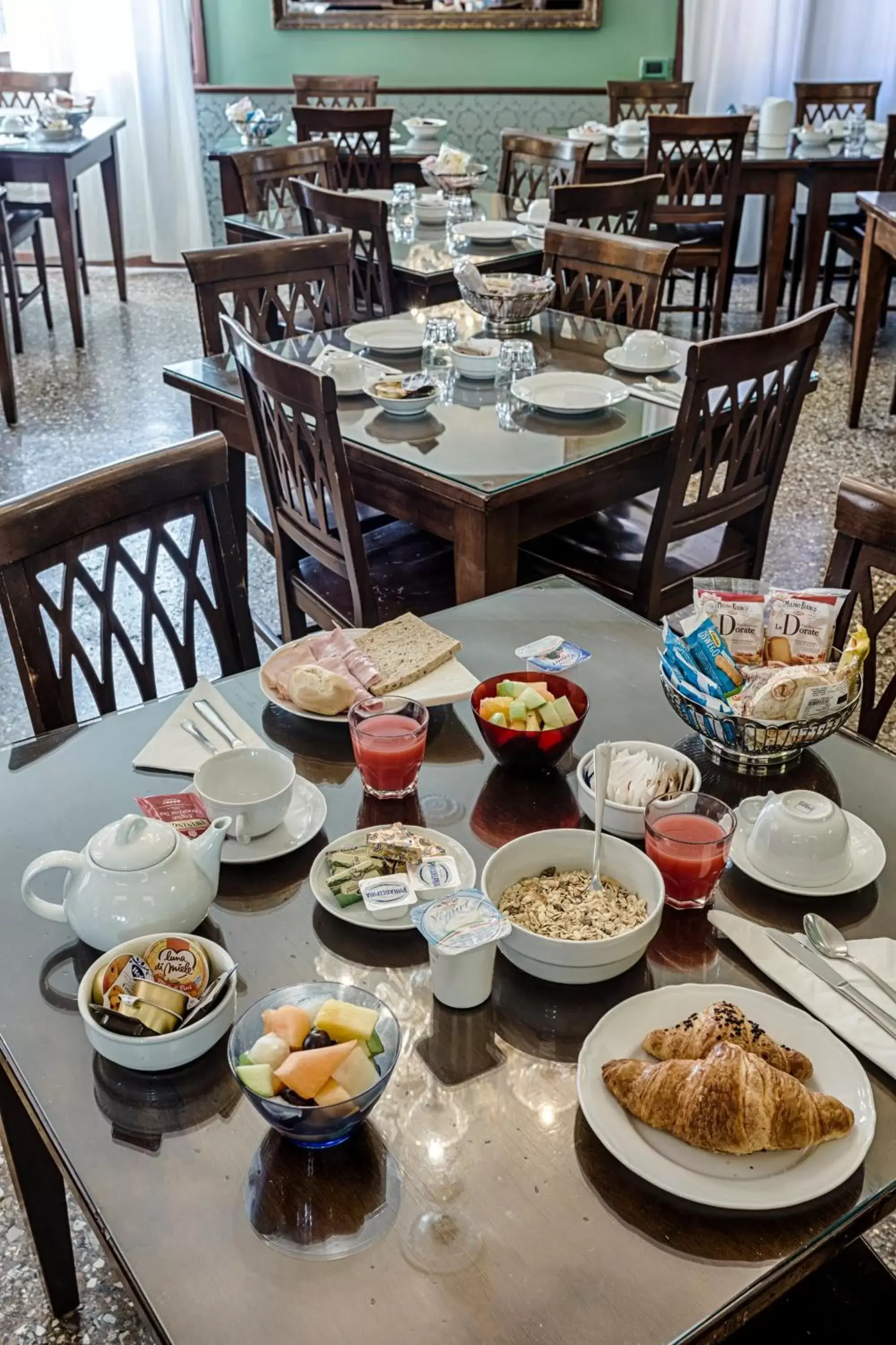 Buffet breakfast, Restaurant/Places to Eat in Pensione Guerrato