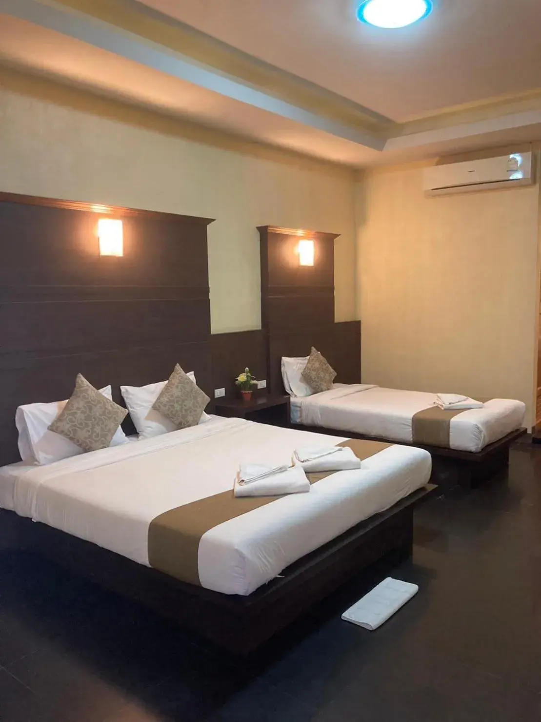 Bed in Lanta Klong Nin Beach Resort