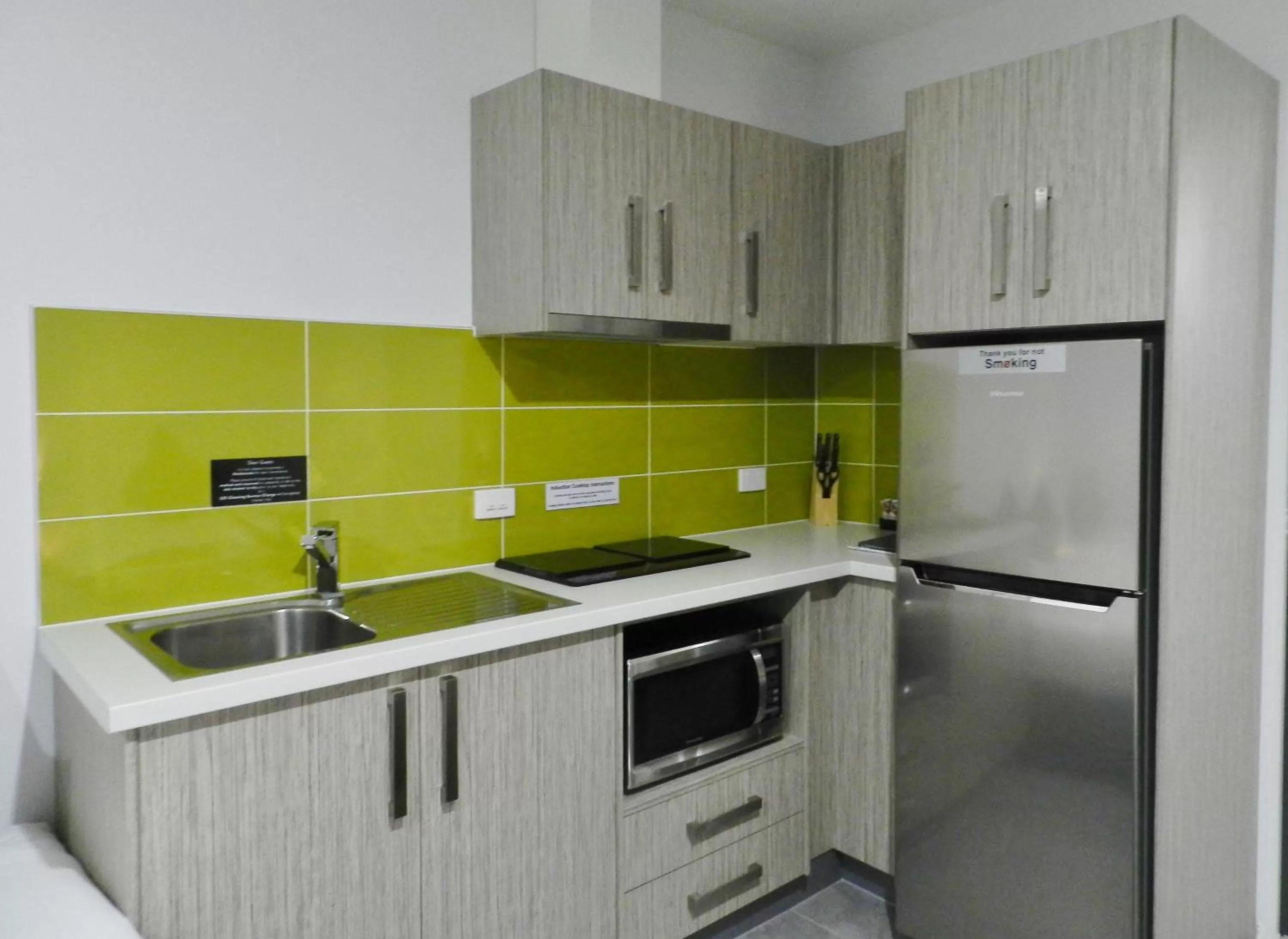 Kitchen/Kitchenette in Motel 24