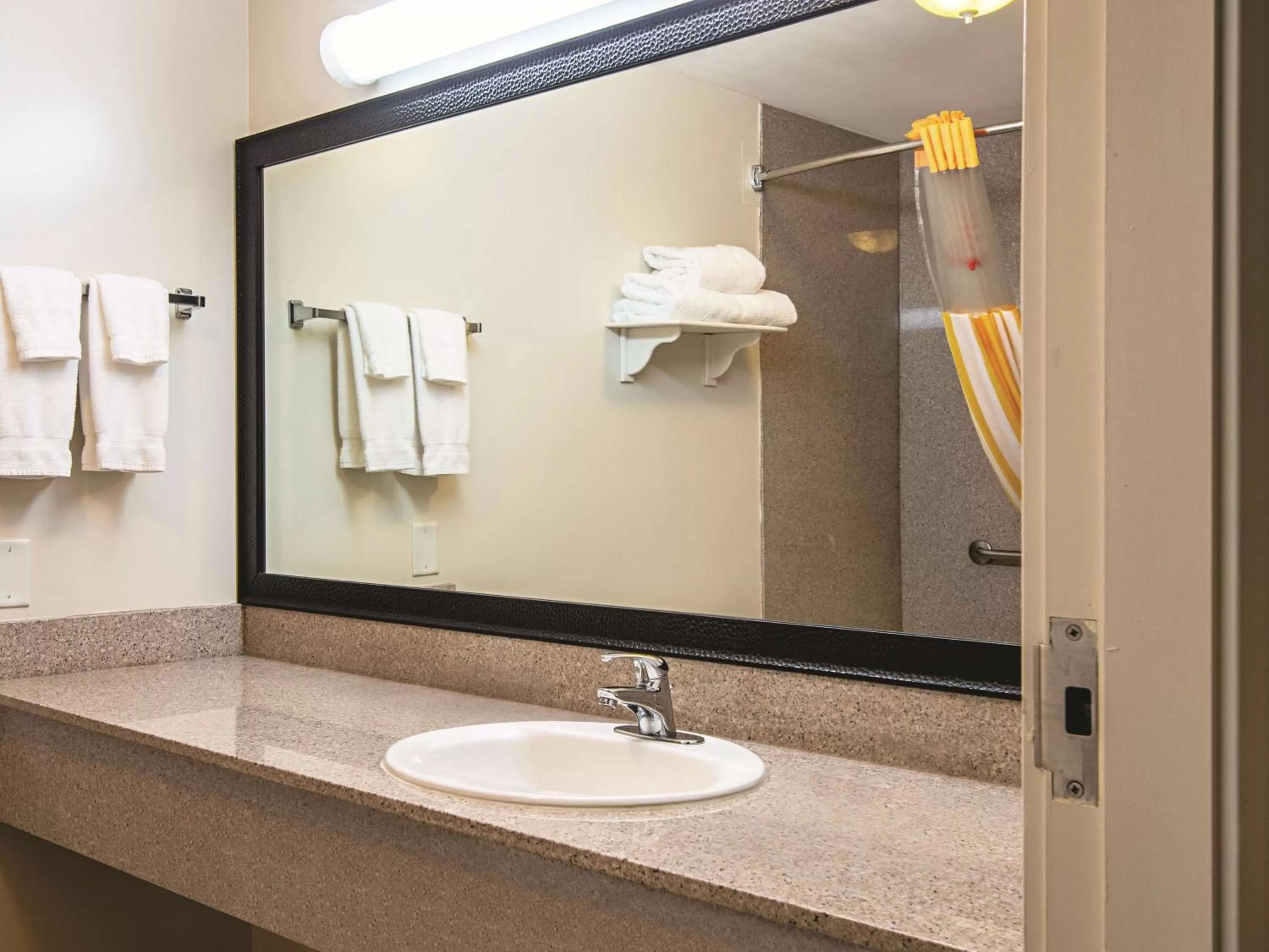 Photo of the whole room in La Quinta Inn by Wyndham Vancouver Airport