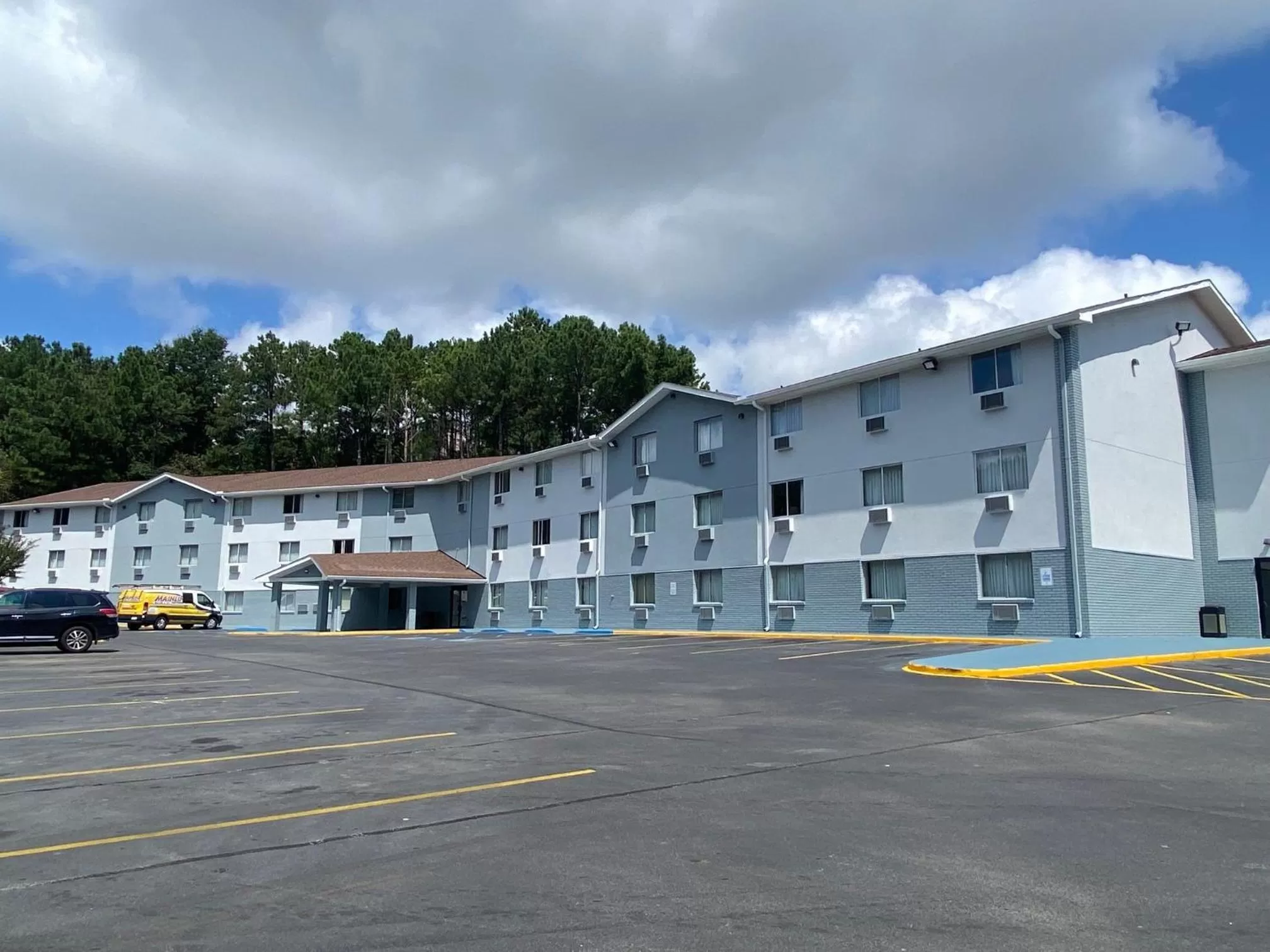 Property building in Super 8 by Wyndham Homewood Birmingham Area