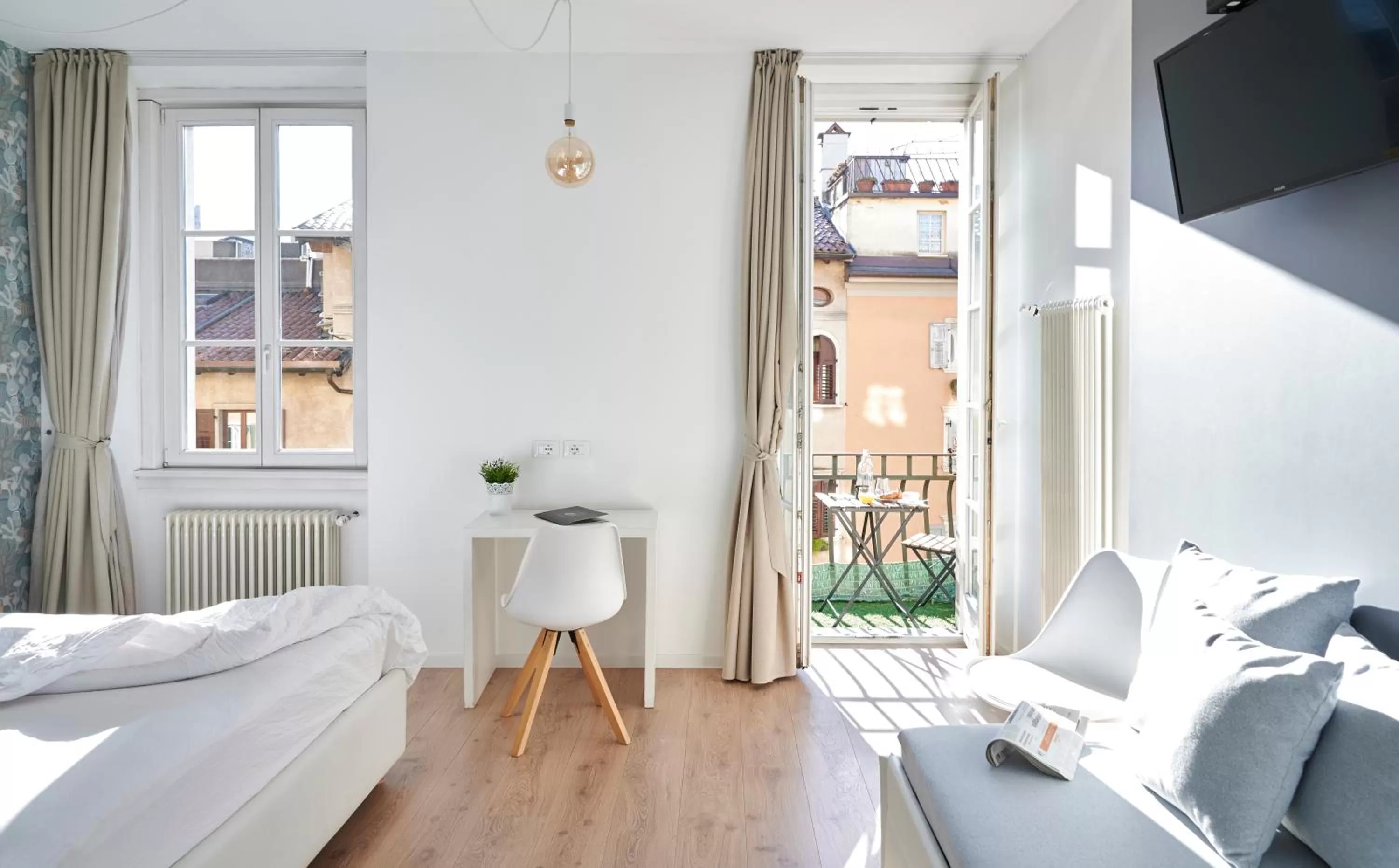 Bed in Lainez Rooms & Suites