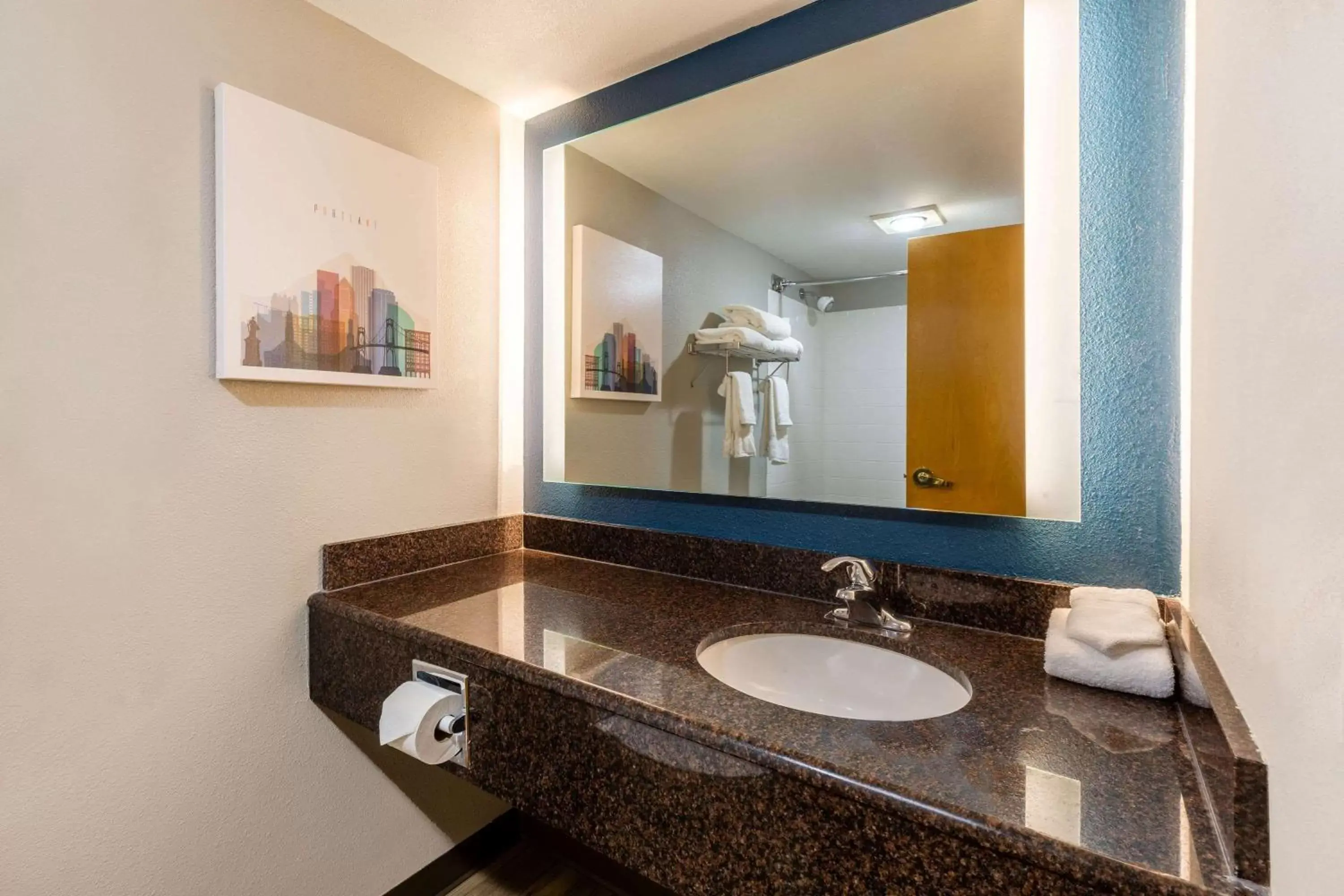 Bathroom in La Quinta by Wyndham Vancouver