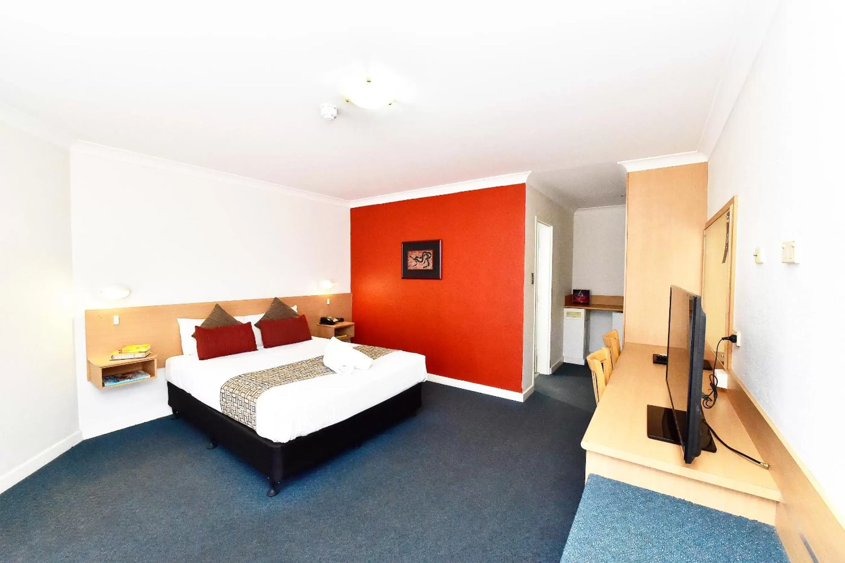 Photo of the whole room, Room Photo in Diplomat Hotel Alice Springs