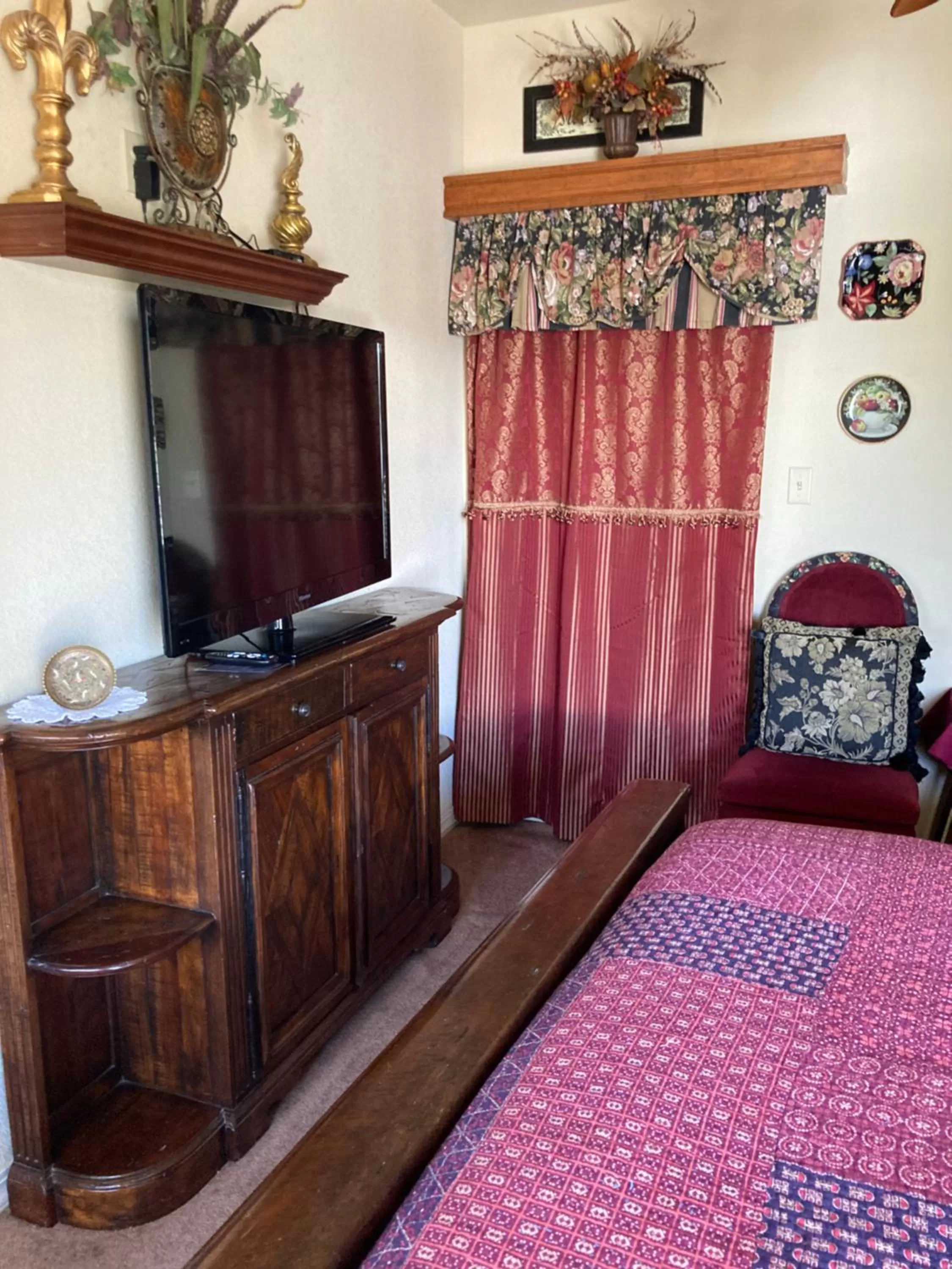 Bed in All Seasons Inn