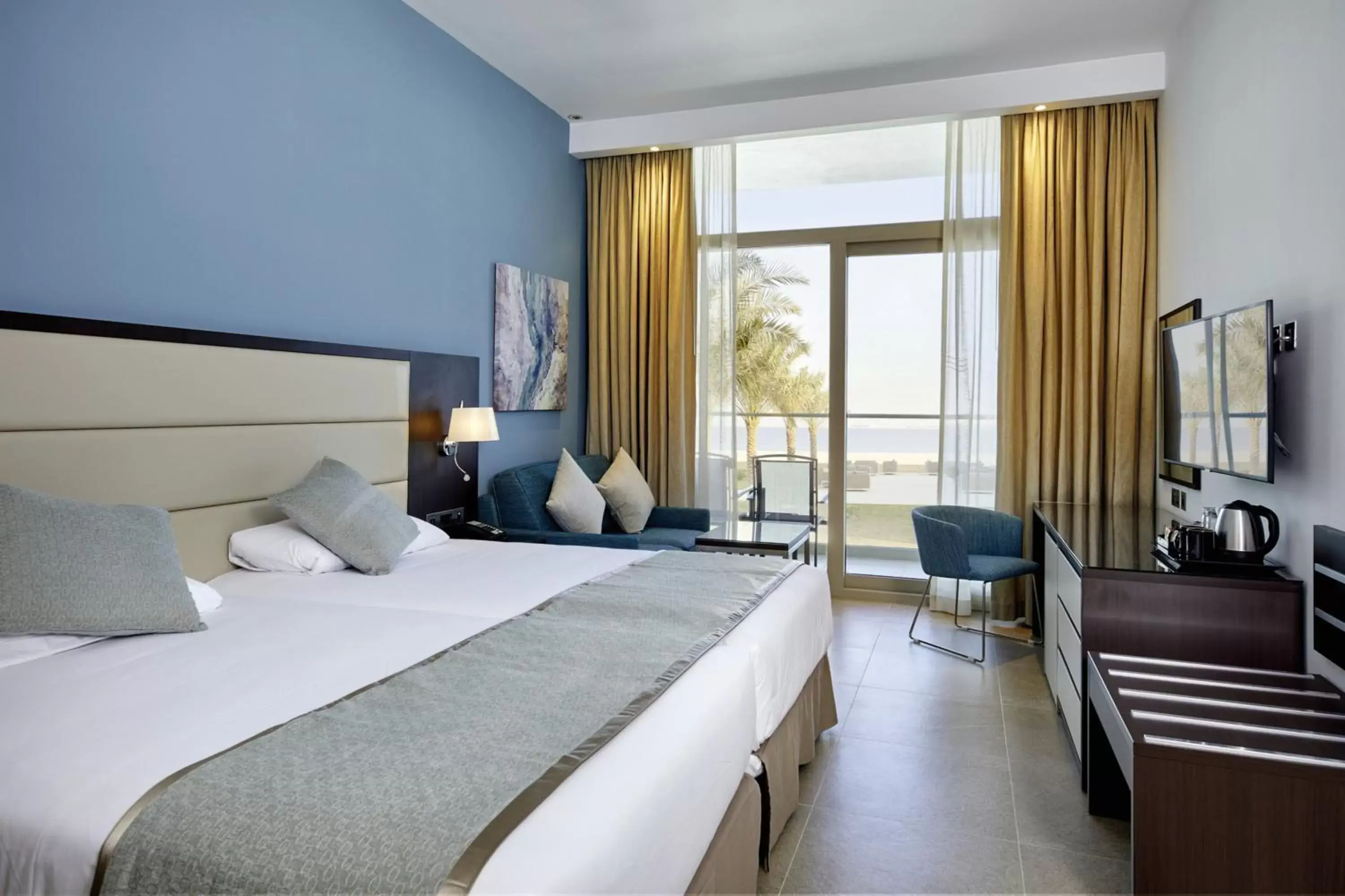 Photo of the whole room, Bed in Riu Dubai Beach Resort - All Inclusive