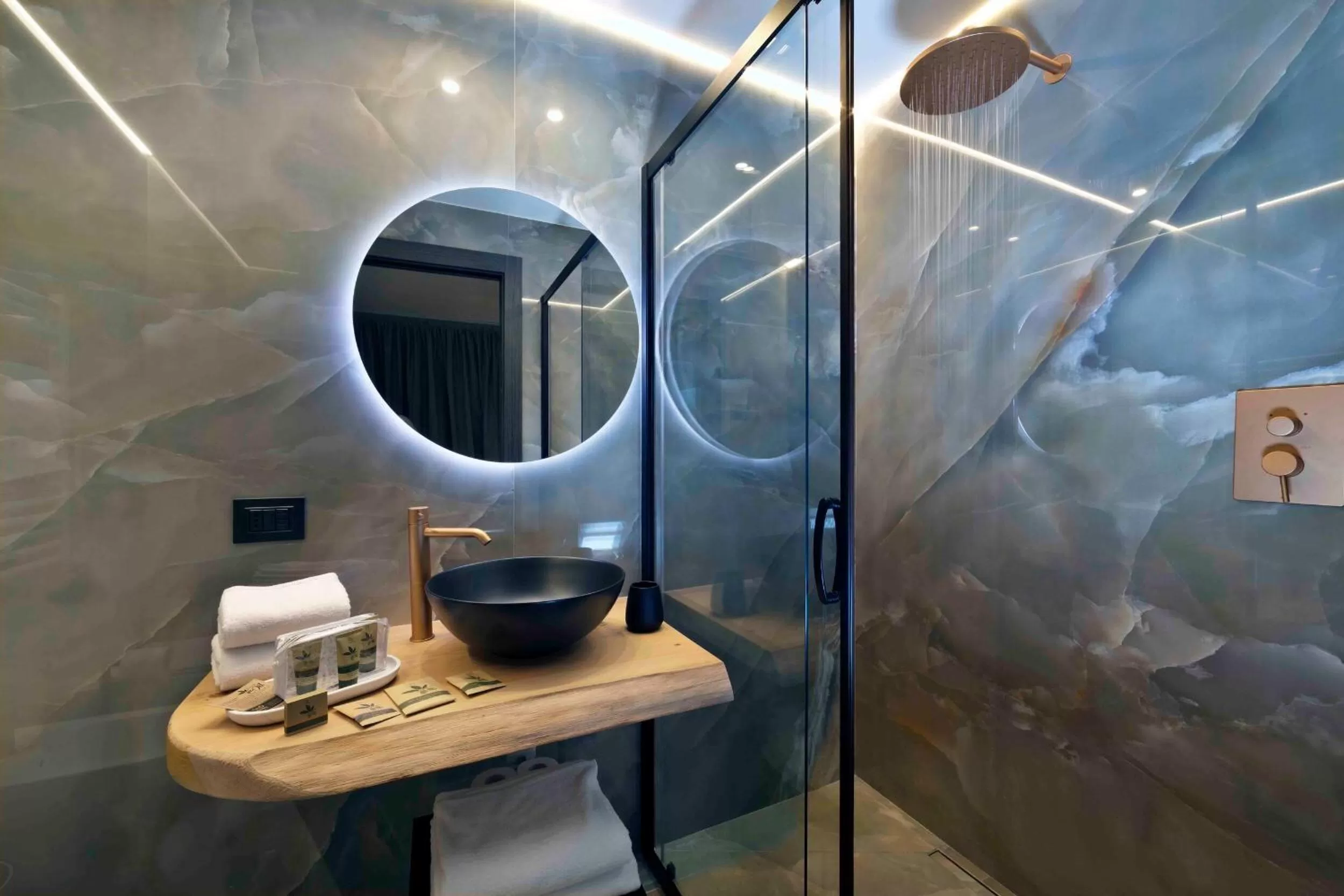 Shower in Boutique Hotel Sirmione