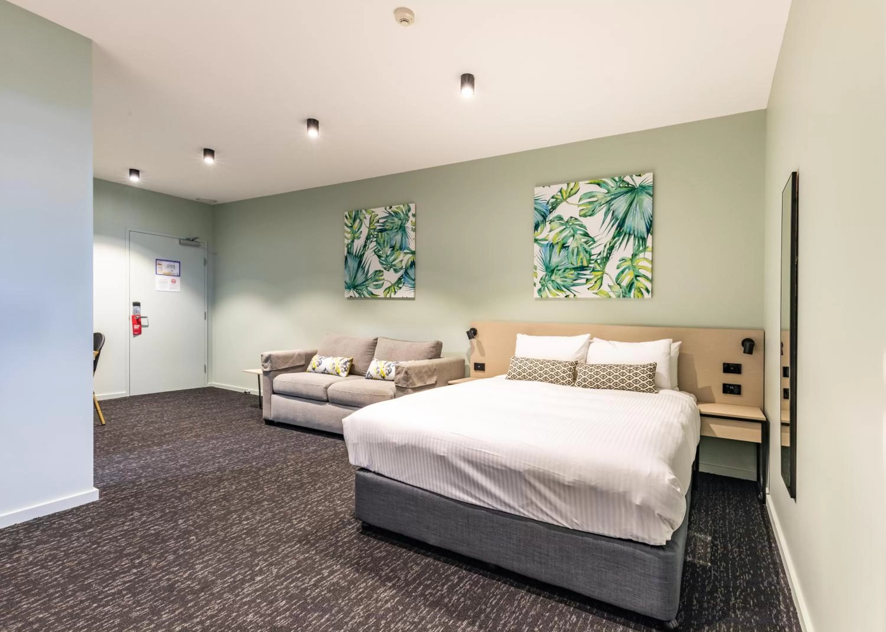 Bedroom, Bed in Nightcap at Commercial Hotel