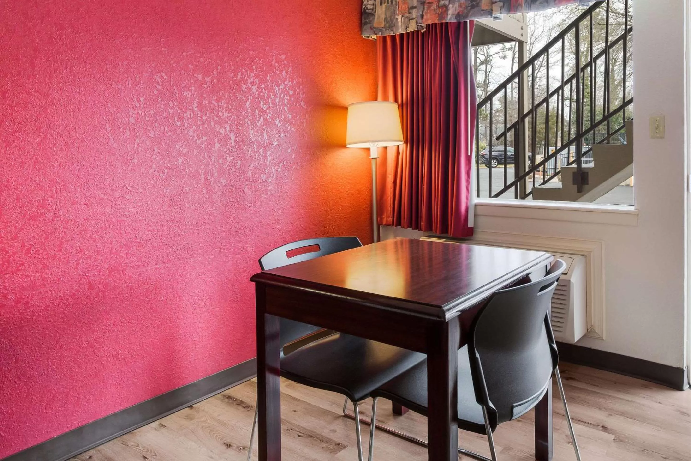 Photo of the whole room in Econo Lodge Williamsburg Historic Area