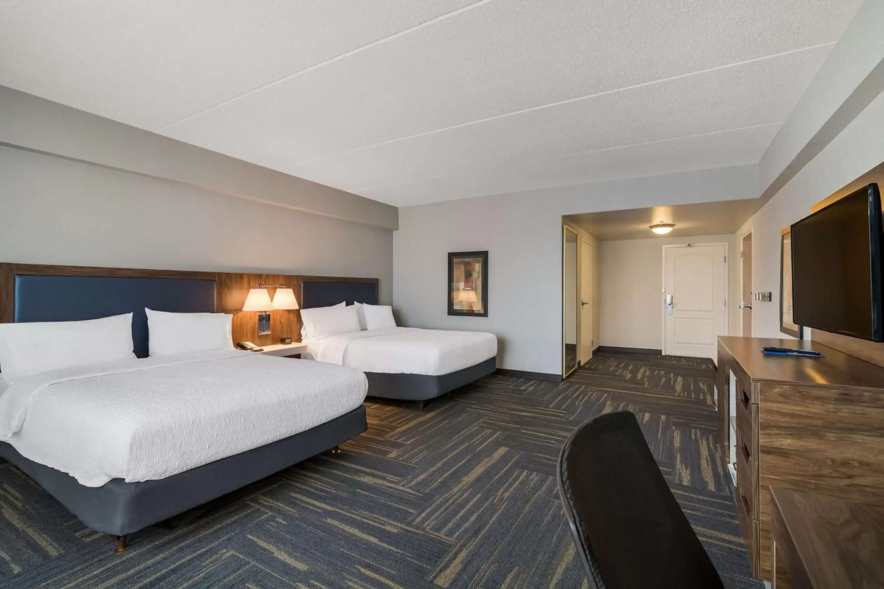 Bed in Hampton Inn & Suites Plattsburgh