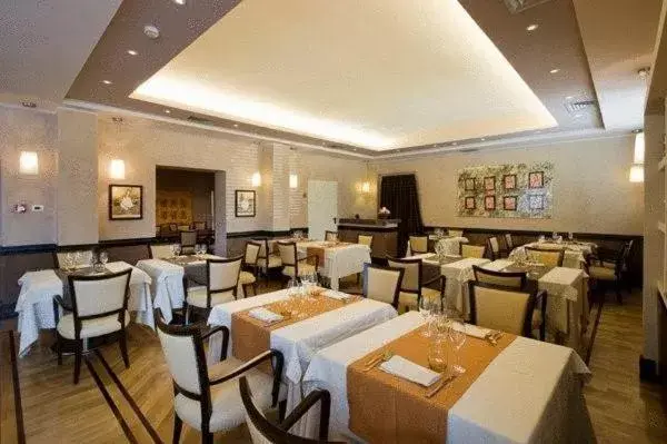 Restaurant/Places to Eat in Domus Park Hotel