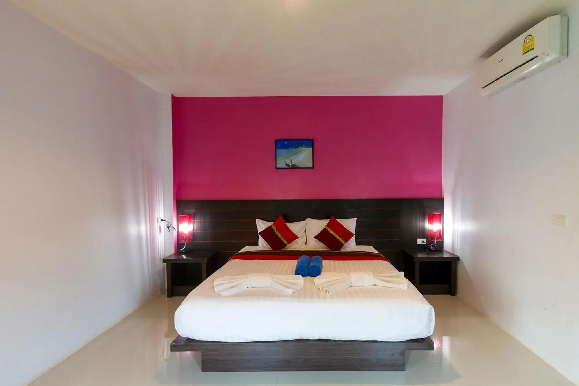 Property building, Bed in Lanta Lapaya Resort