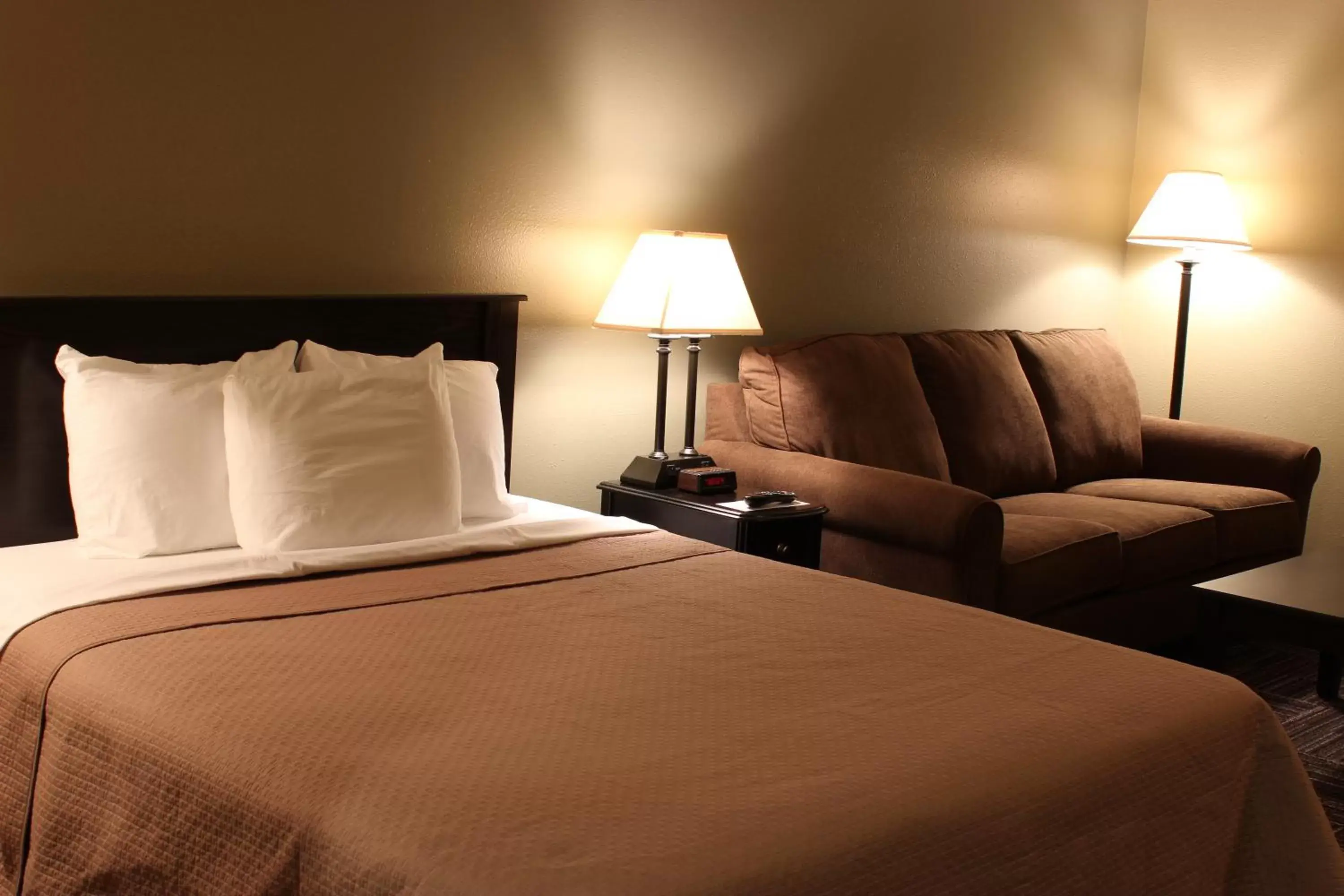 Bed in Sunlac Inn Devils Lake Bed in Sunlac Inn Devils Lake