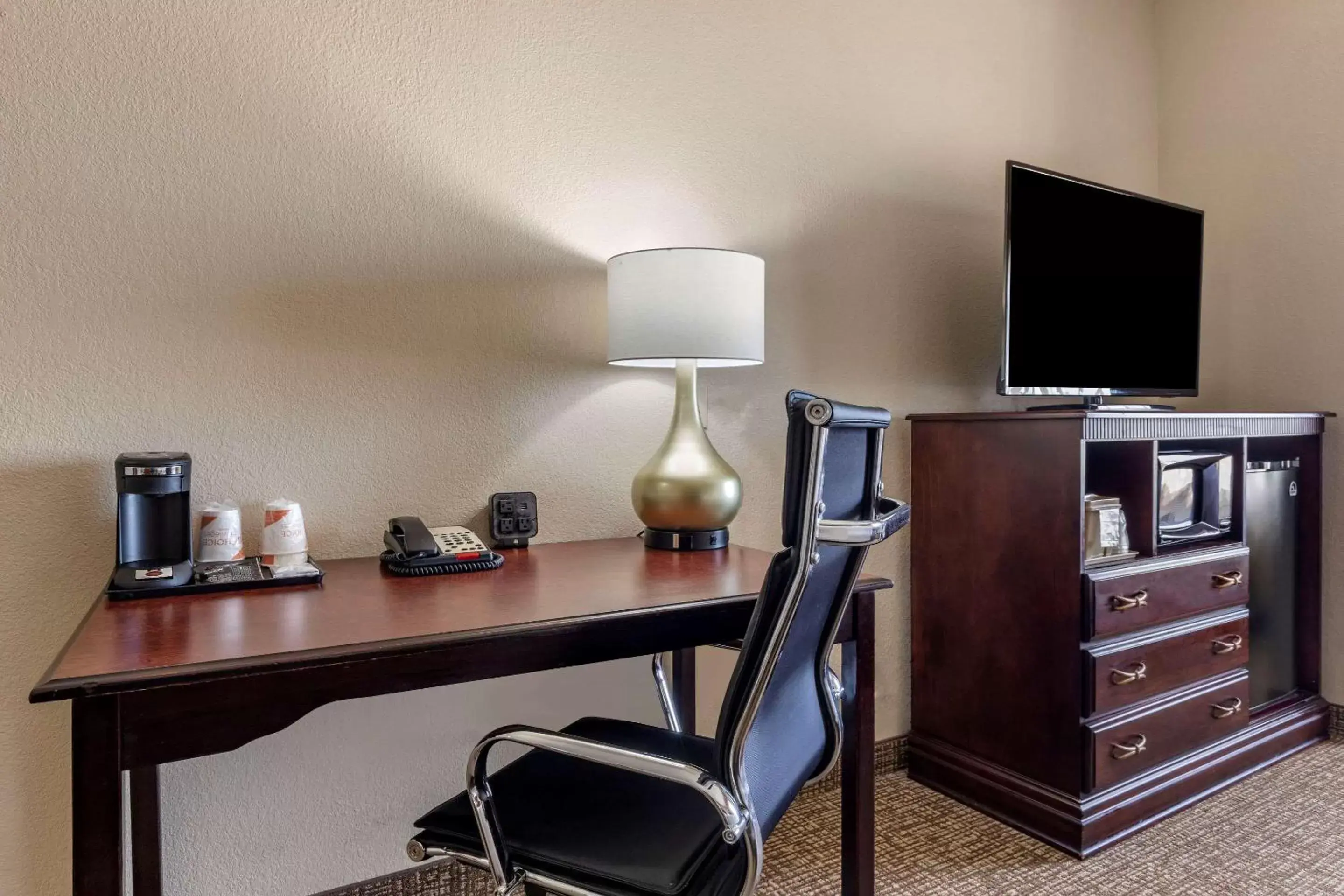 TV and multimedia, TV/Entertainment Center in Comfort Suites Granbury