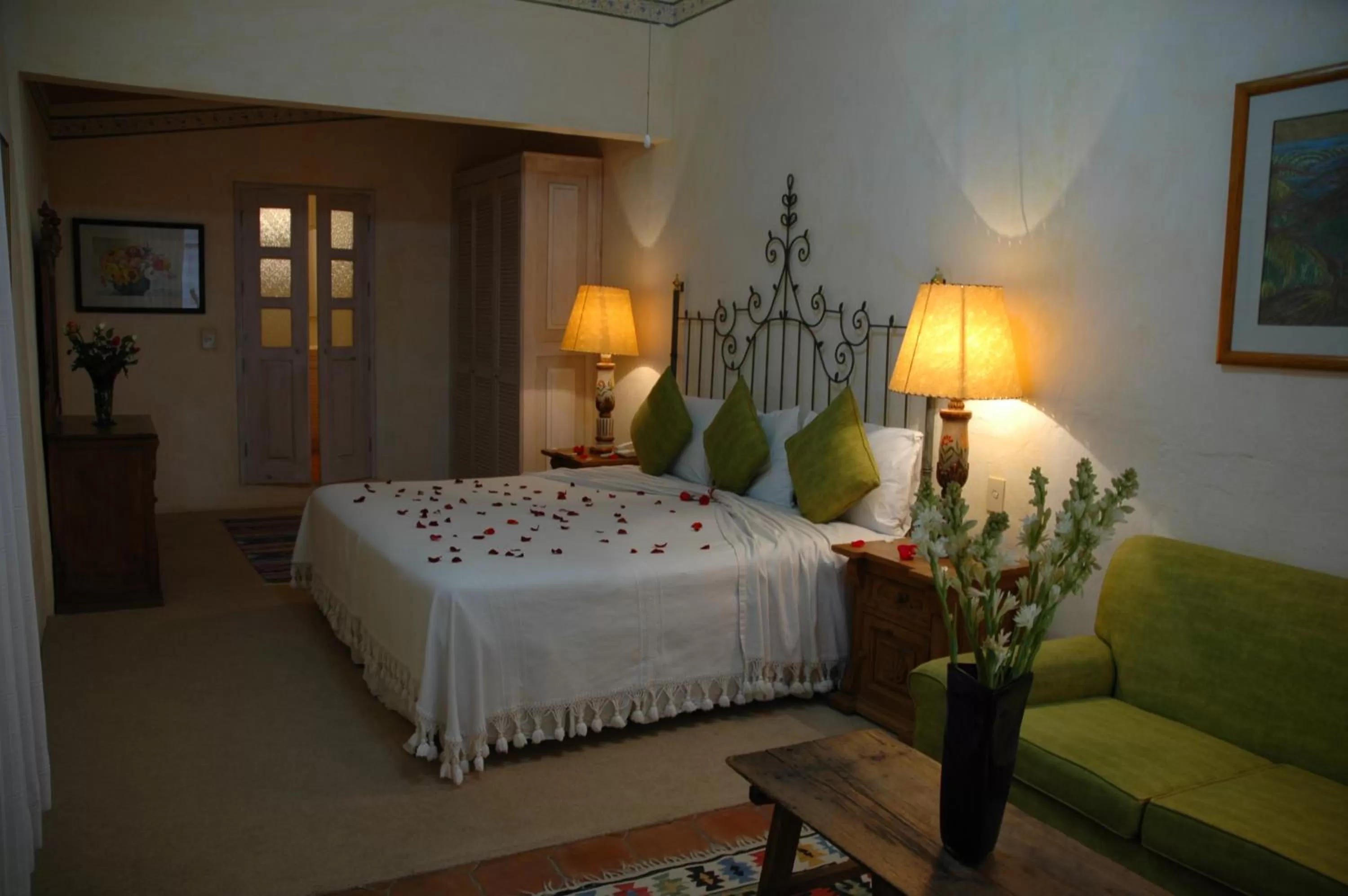 Photo of the whole room, Bed in Villa Mirasol