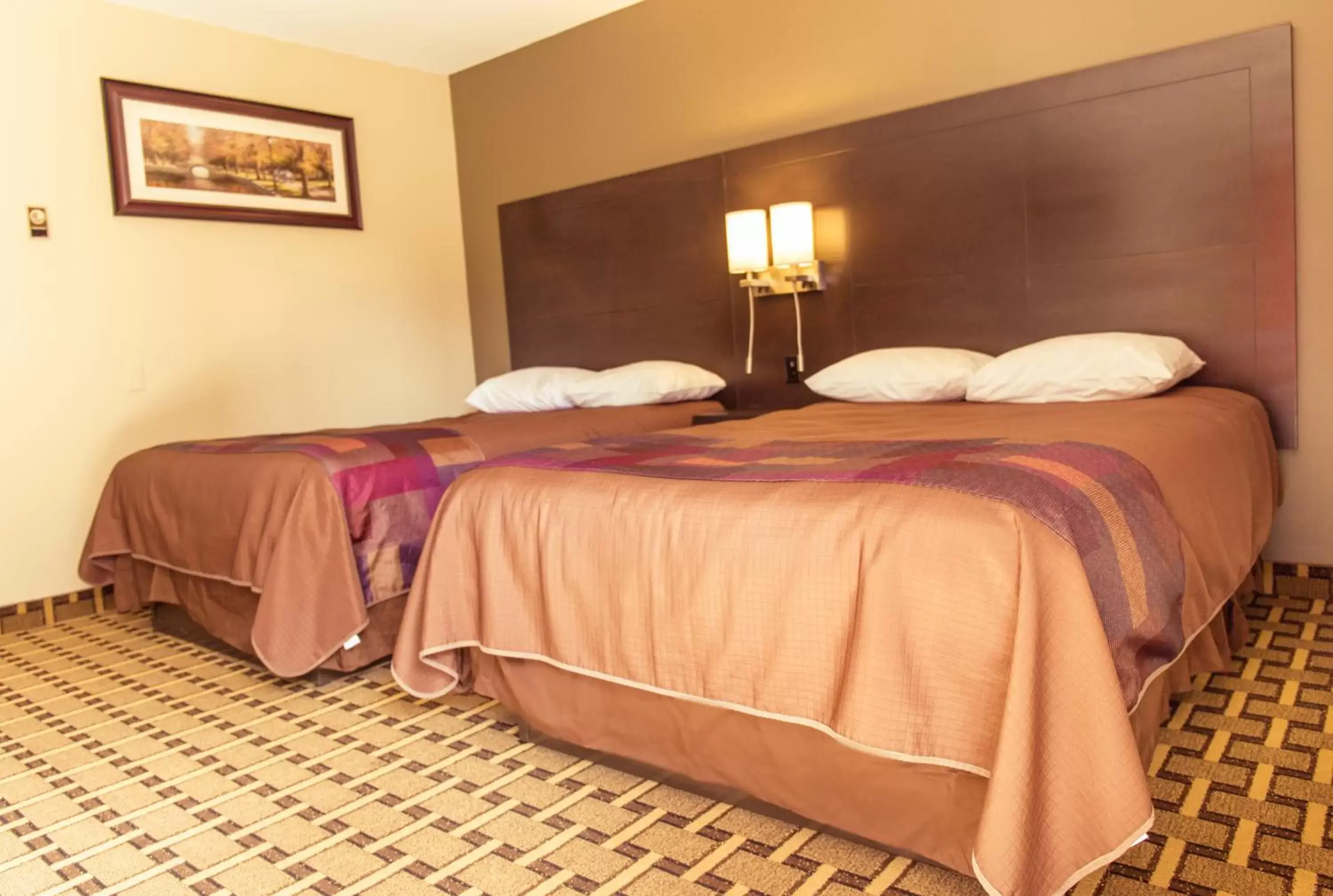 Photo of the whole room, Bed in Cedar Lodge Motel