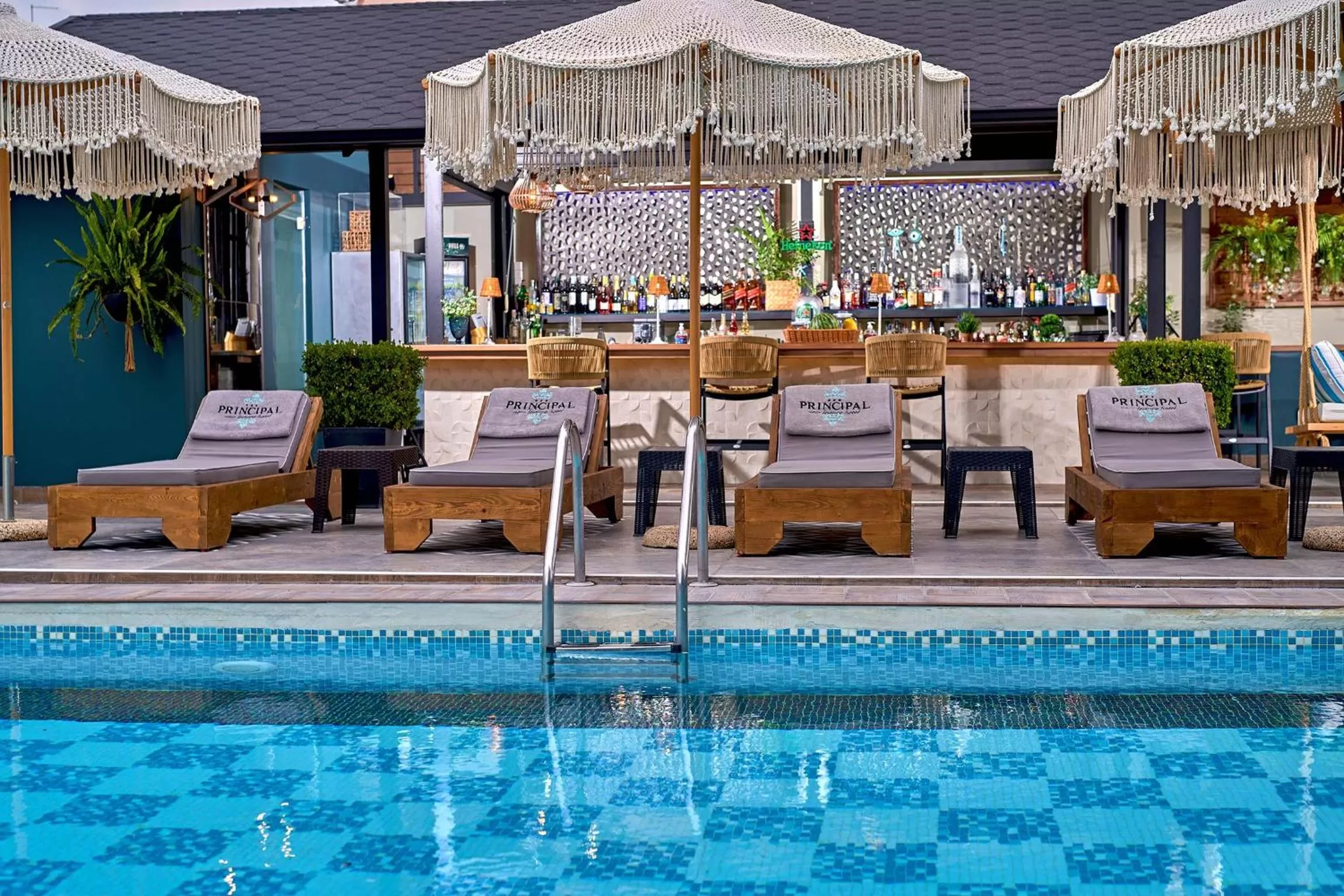 Swimming pool in Principal New Leisure Hotel