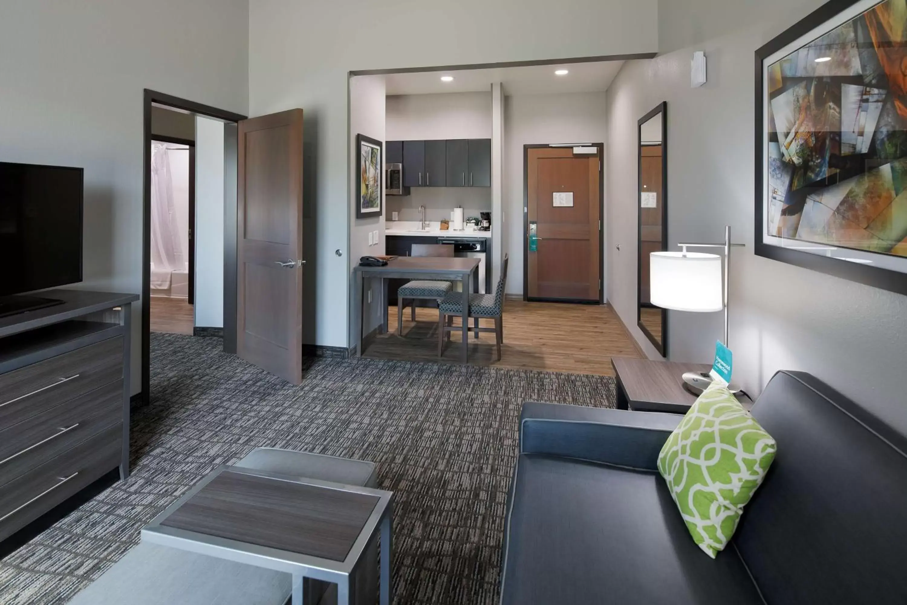 Living room, Seating Area in Homewood Suites By Hilton Topeka