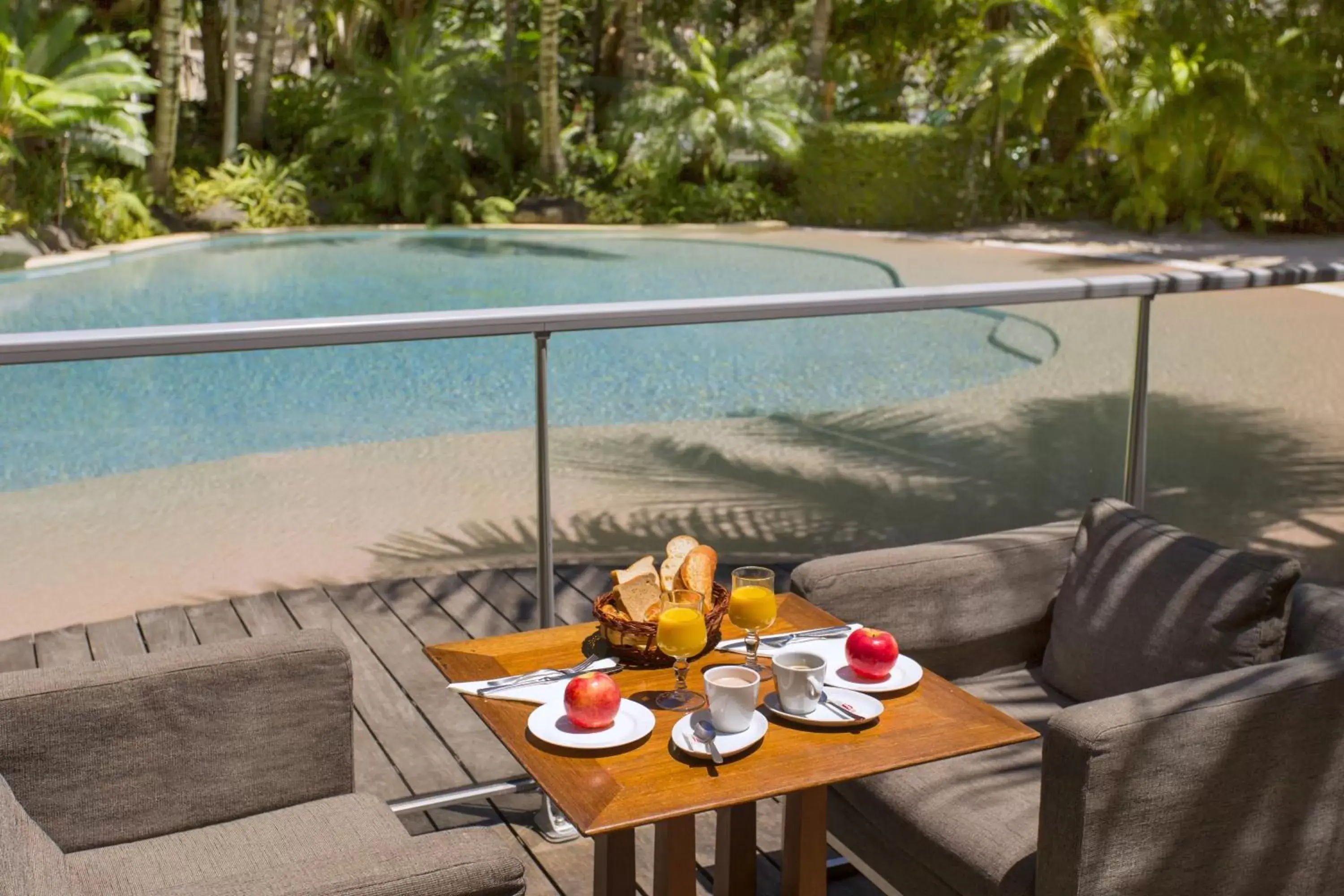 Swimming pool, Breakfast in Ramada Hotel & Suites by Wyndham Noumea