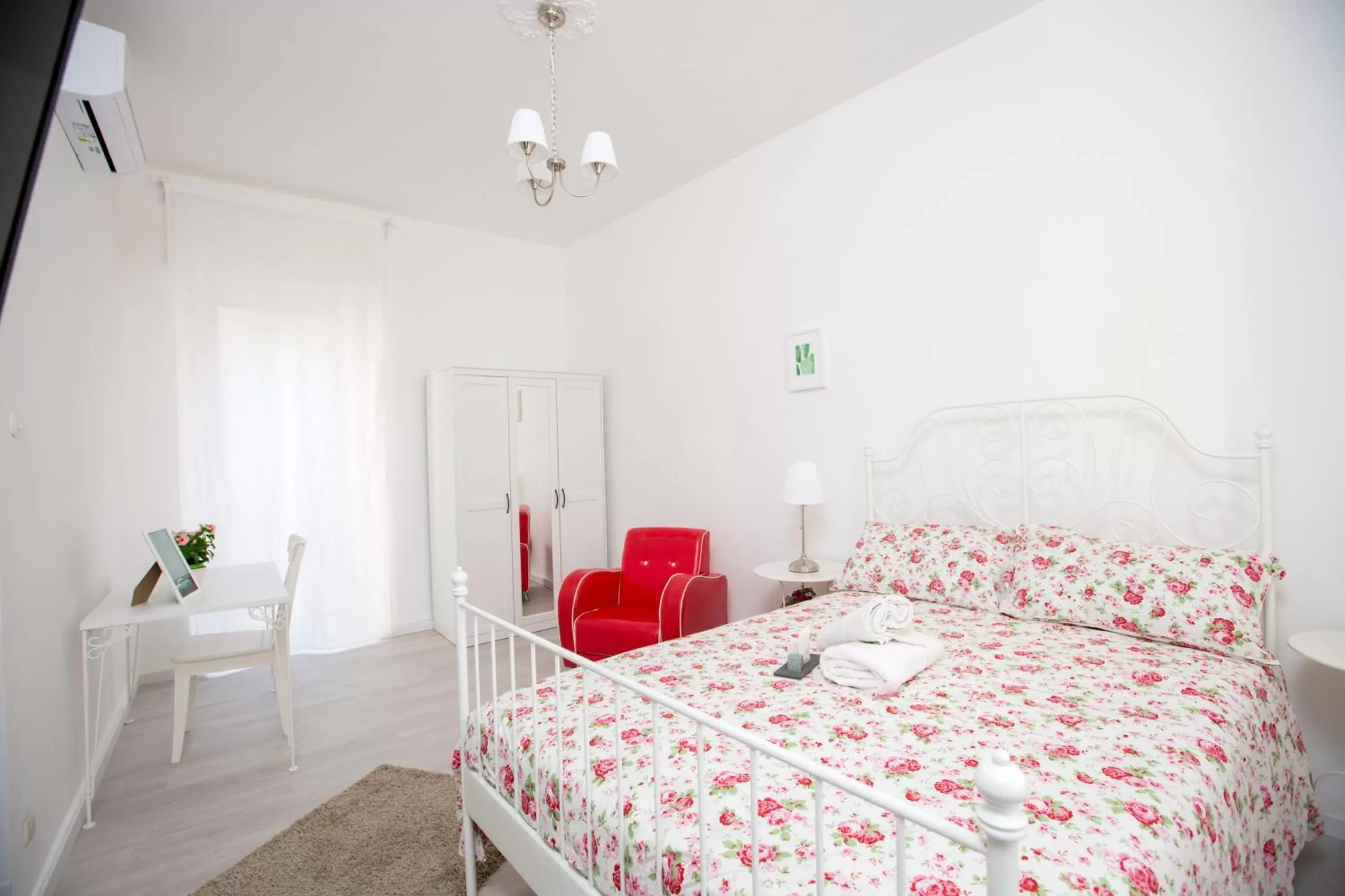 Photo of the whole room, Bed in Maison Ortigia