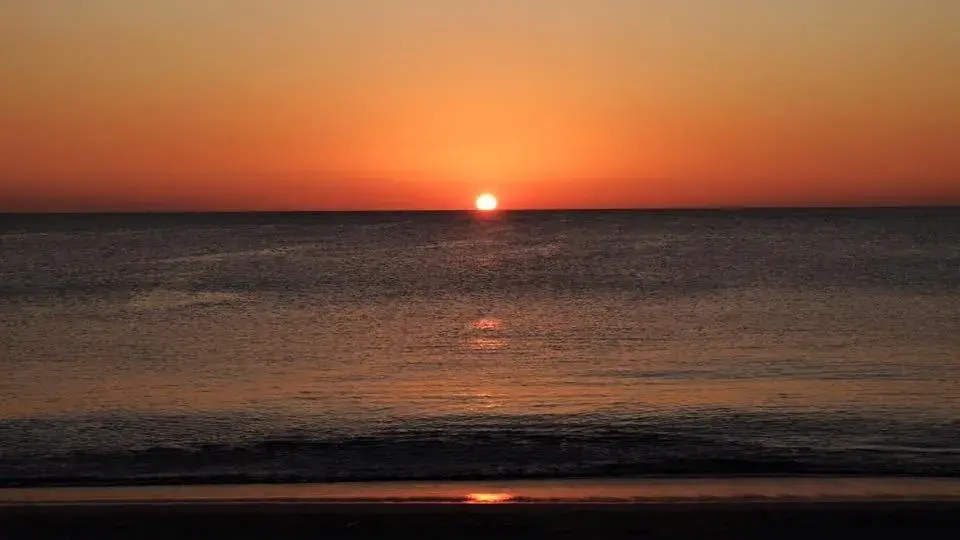 Beach, Sunrise/Sunset in The Sea @ Lanta Hotel