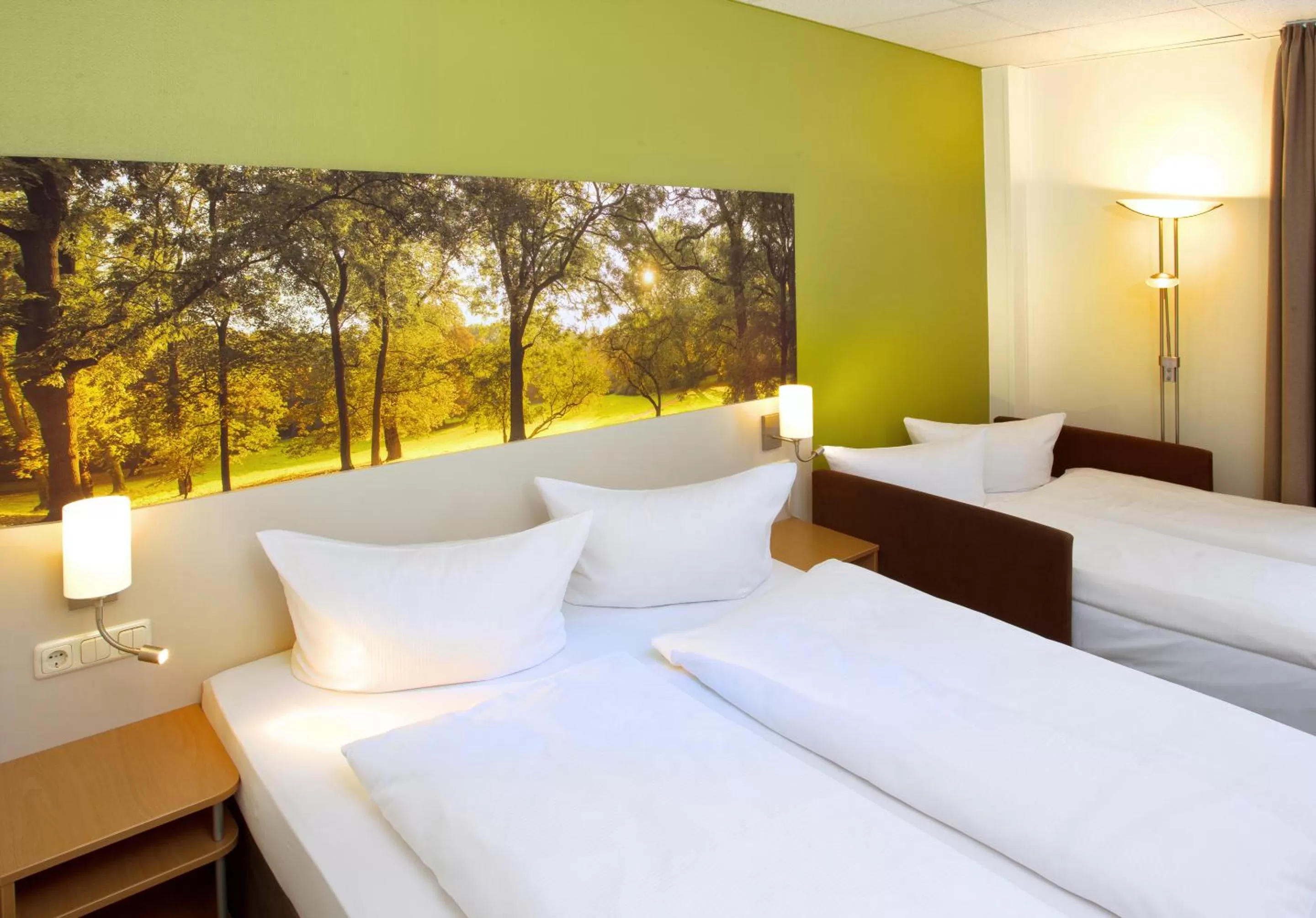 Photo of the whole room, Bed in Anders Hotel Walsrode