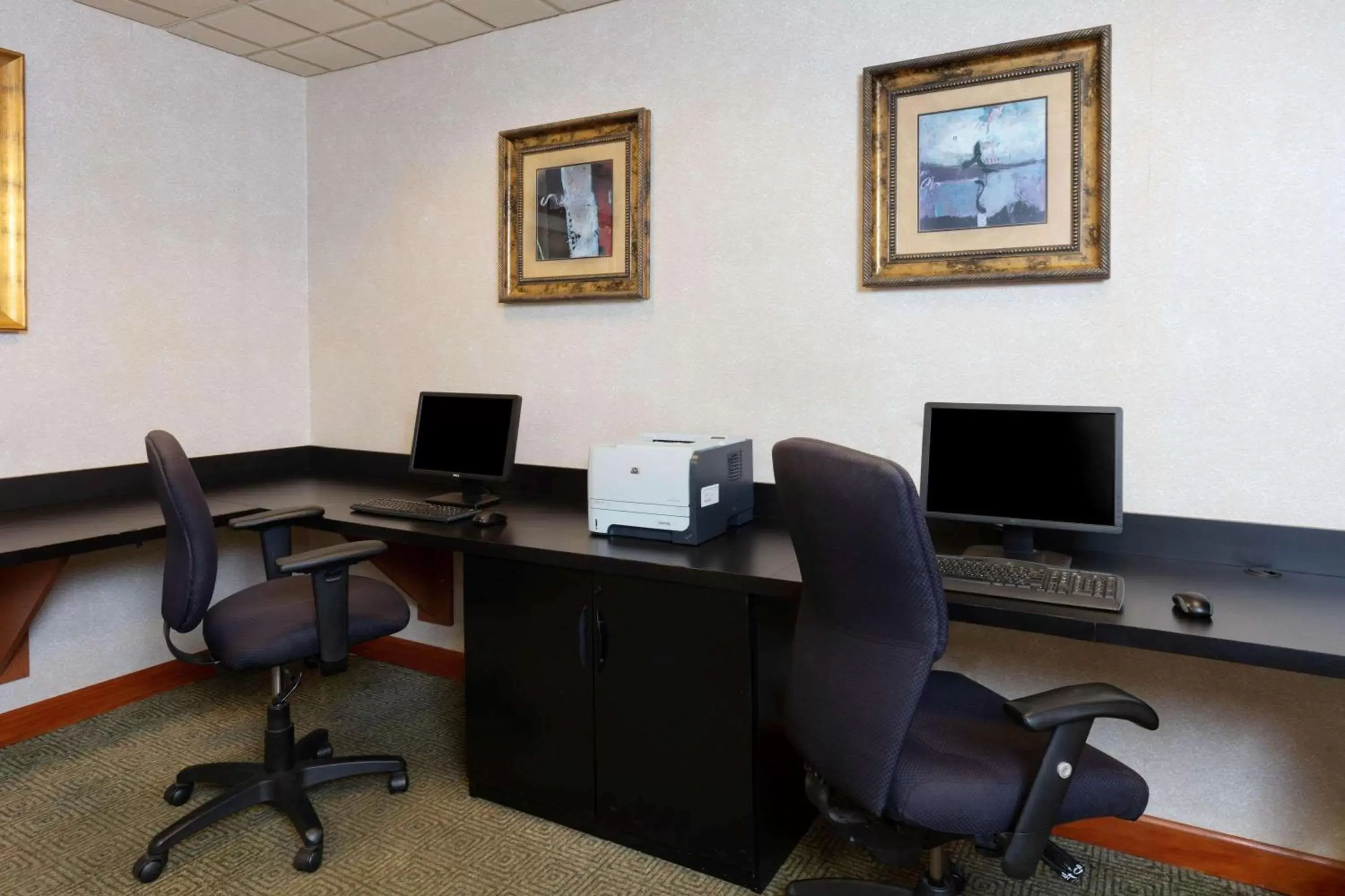 On site, Business Area/Conference Room in La Quinta by Wyndham Garden City