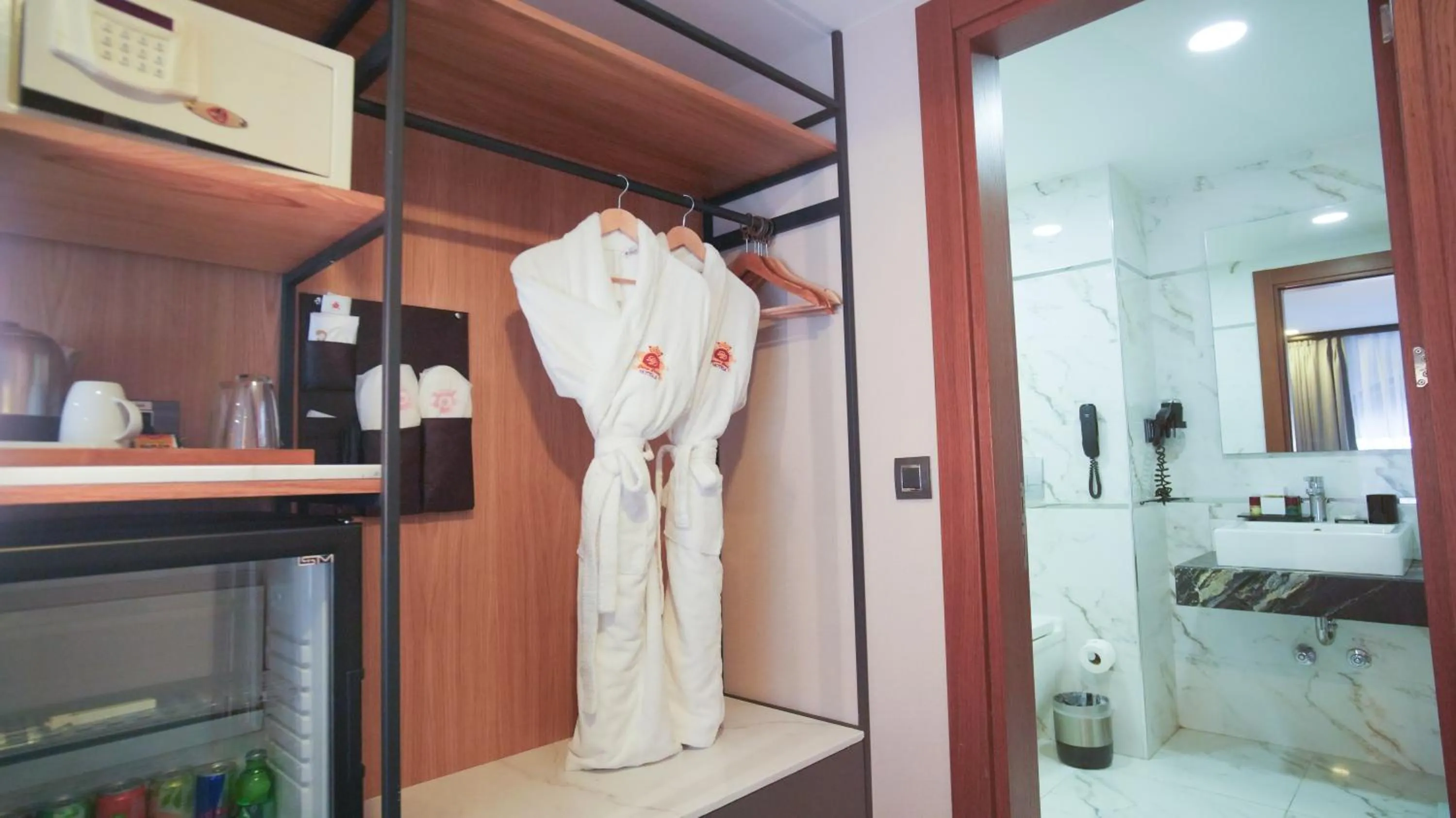 Toilet in Dosso Dossi Hotels Old City