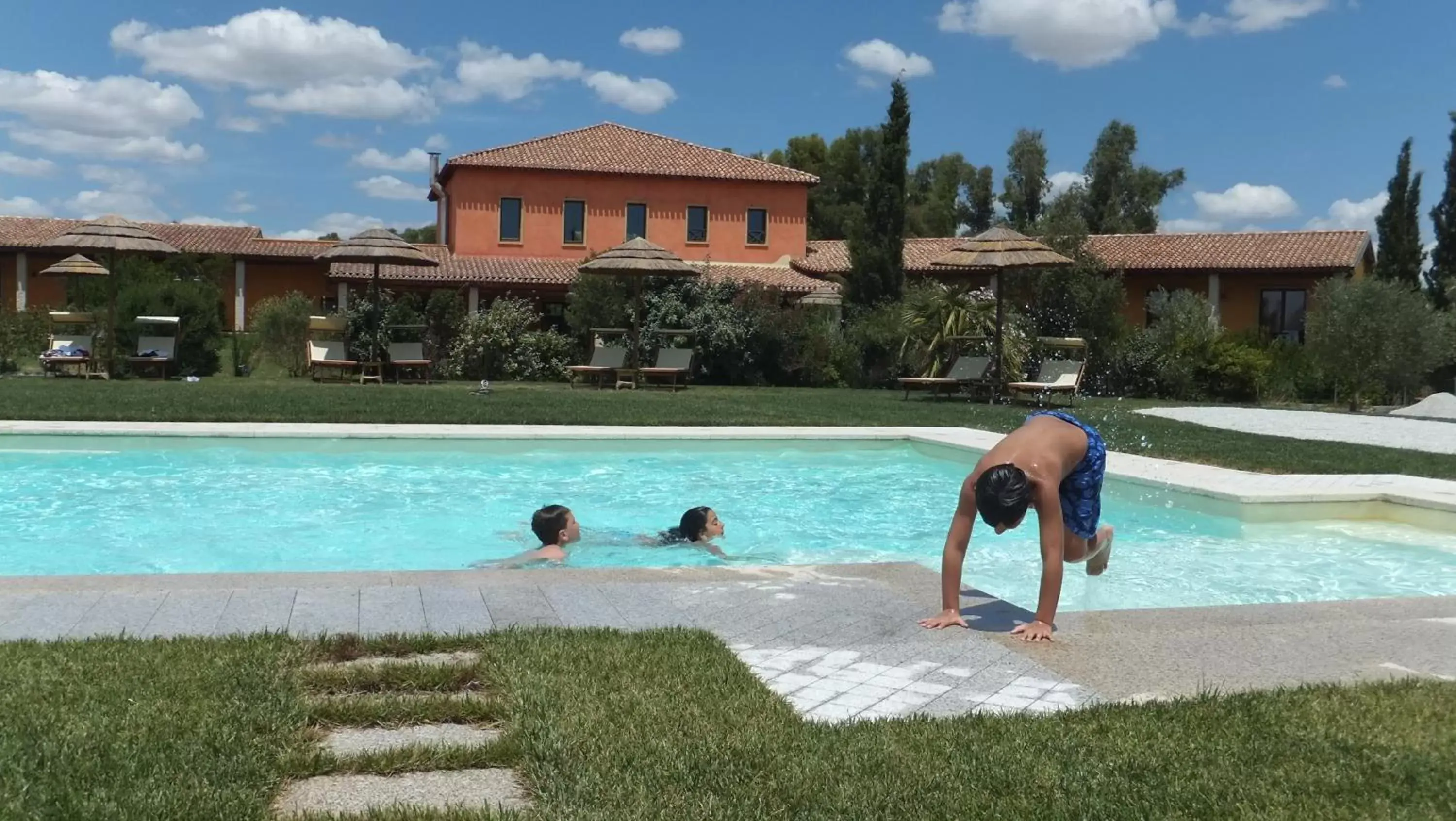 Swimming Pool in Janas Country Resort