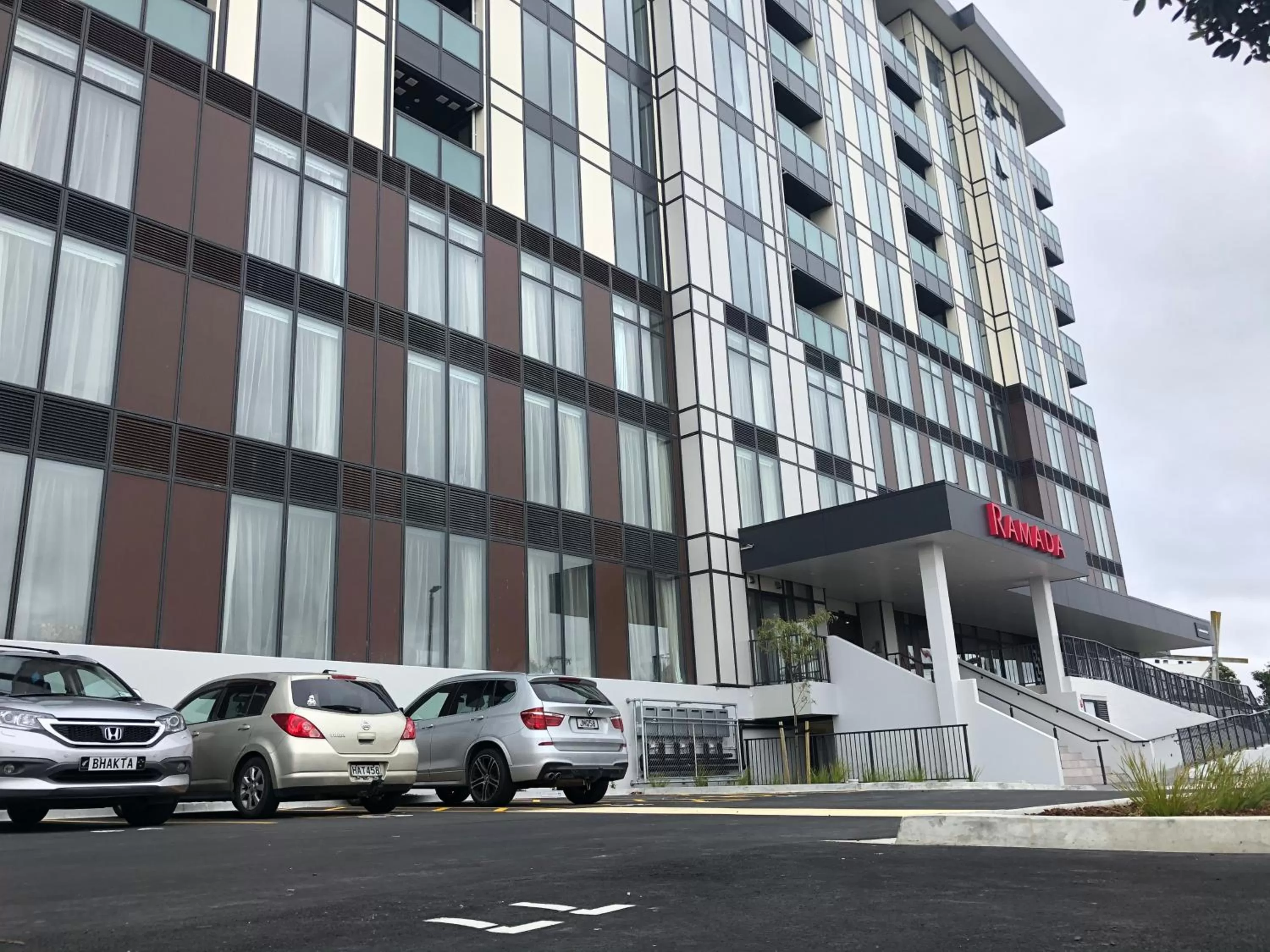 Property building in Ramada Suites by Wyndham Auckland Manukau Pacfic Centre