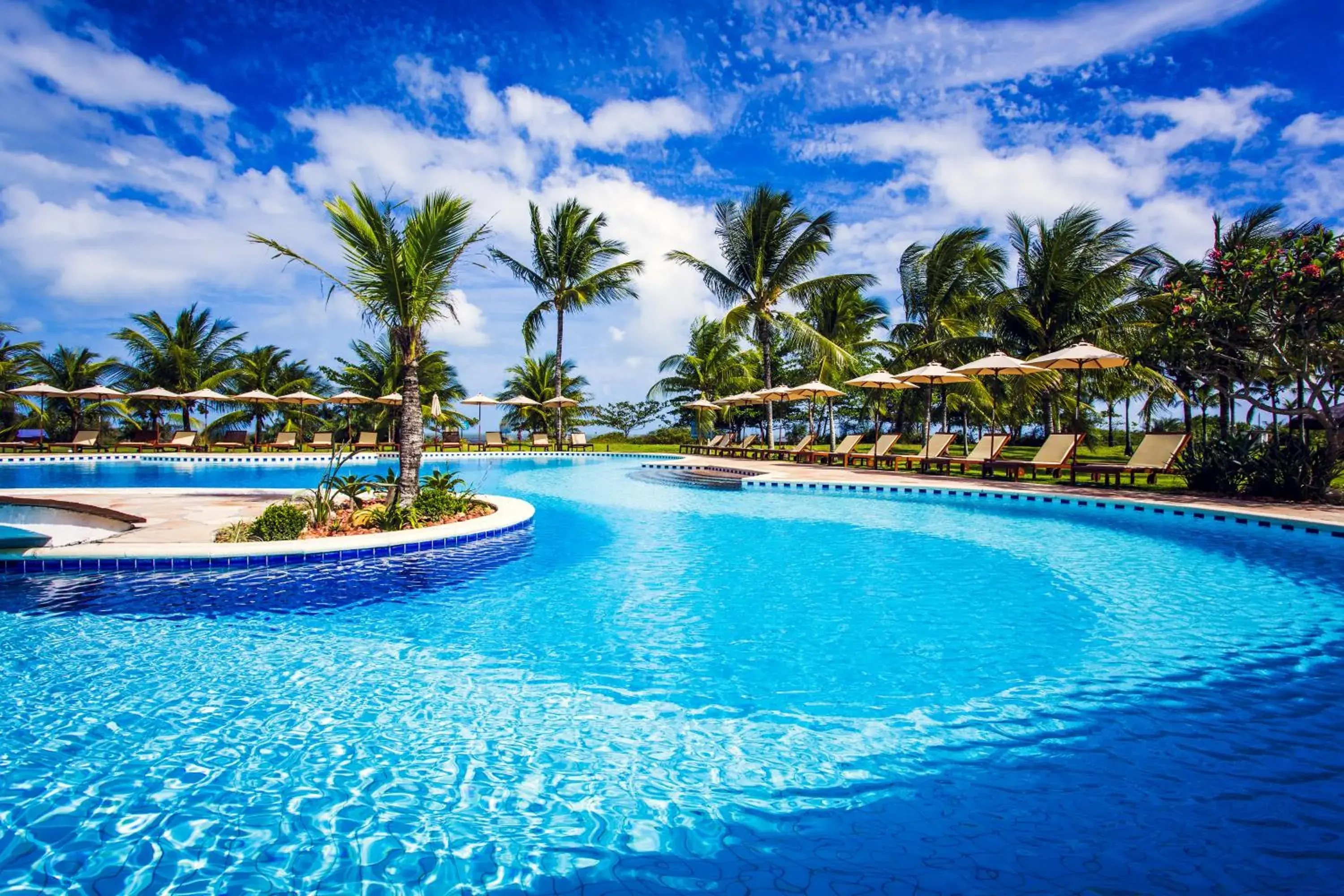 Swimming Pool in Vila Angatu Eco Resort SPA